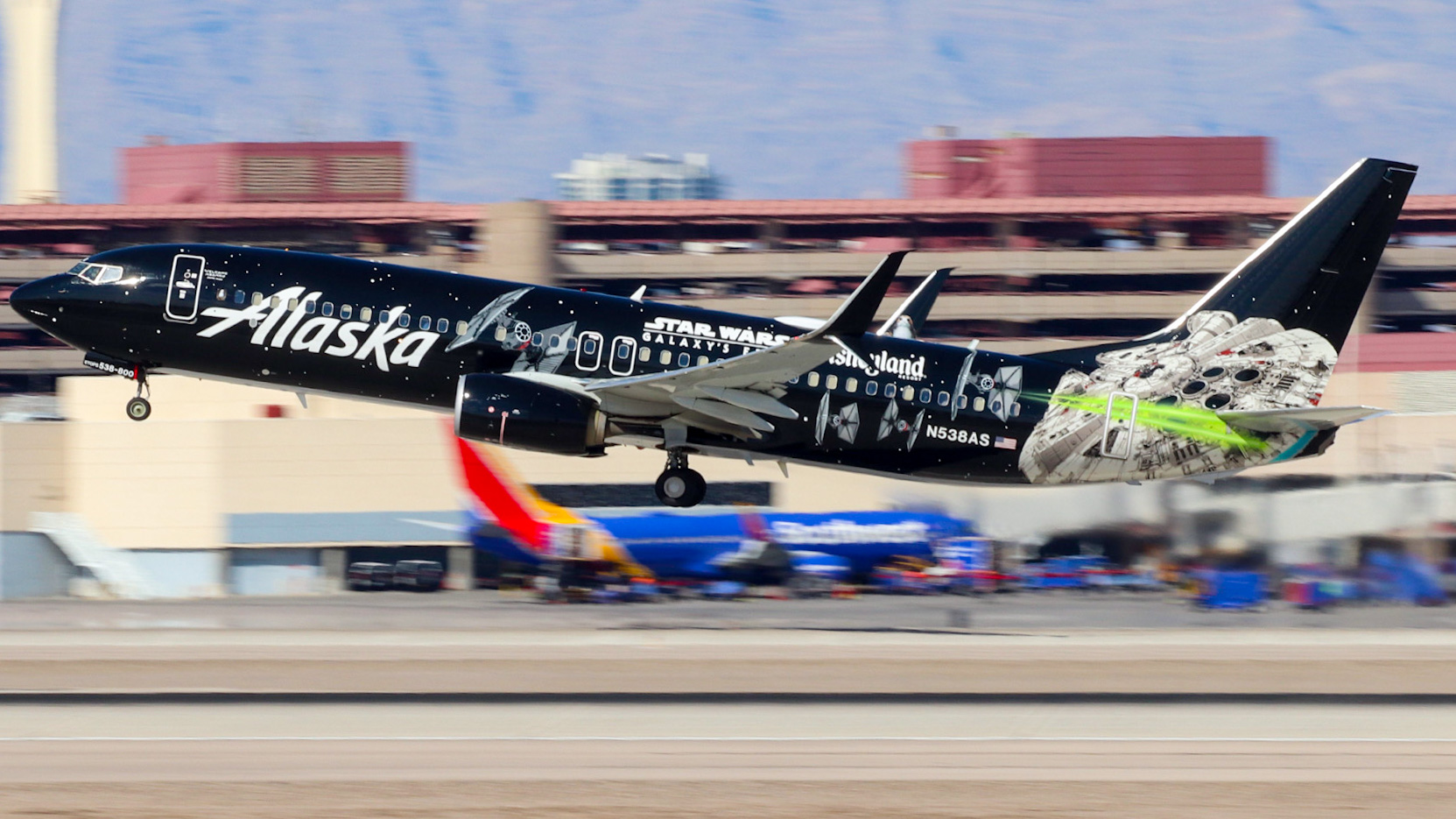 Full size: Alaska Airlines Boeing 737-800 N538AS at Harry Reid International Airport