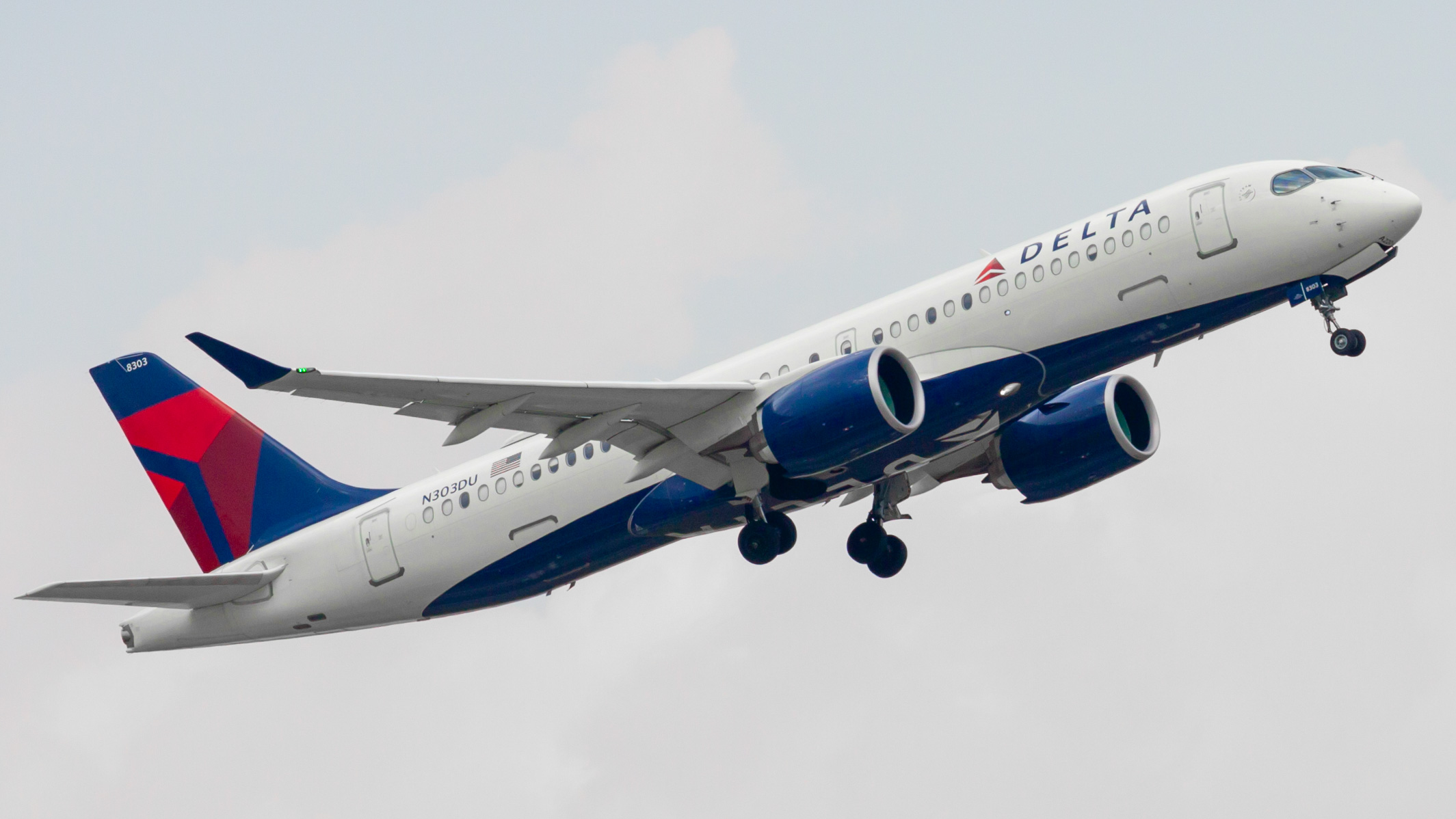 Full size: Delta Airlines Airbus A220-300 N303DU at Houston-George Bush Intercontinental Airport
