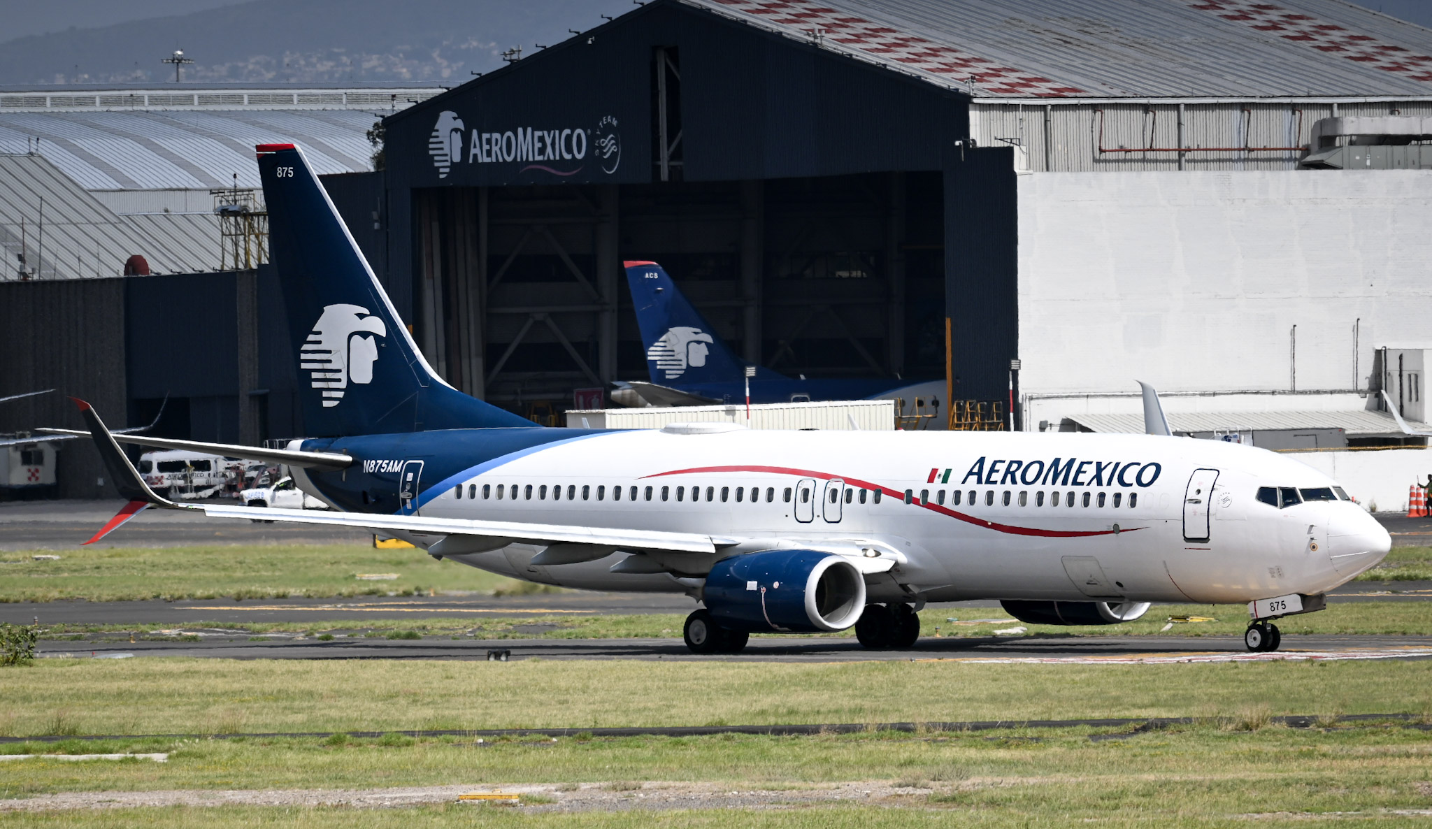 Full size: Aeromexico Boeing 737-800 N875AM at Mexico City International Airport