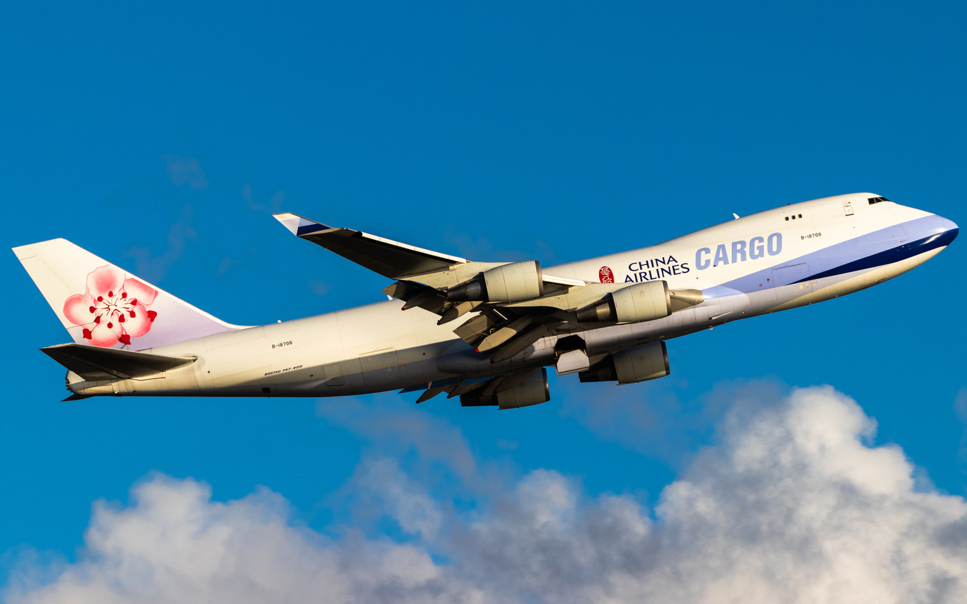 Full size: China Airlines Cargo Boeing 747-400F B-18708 at Hong Kong International Airport