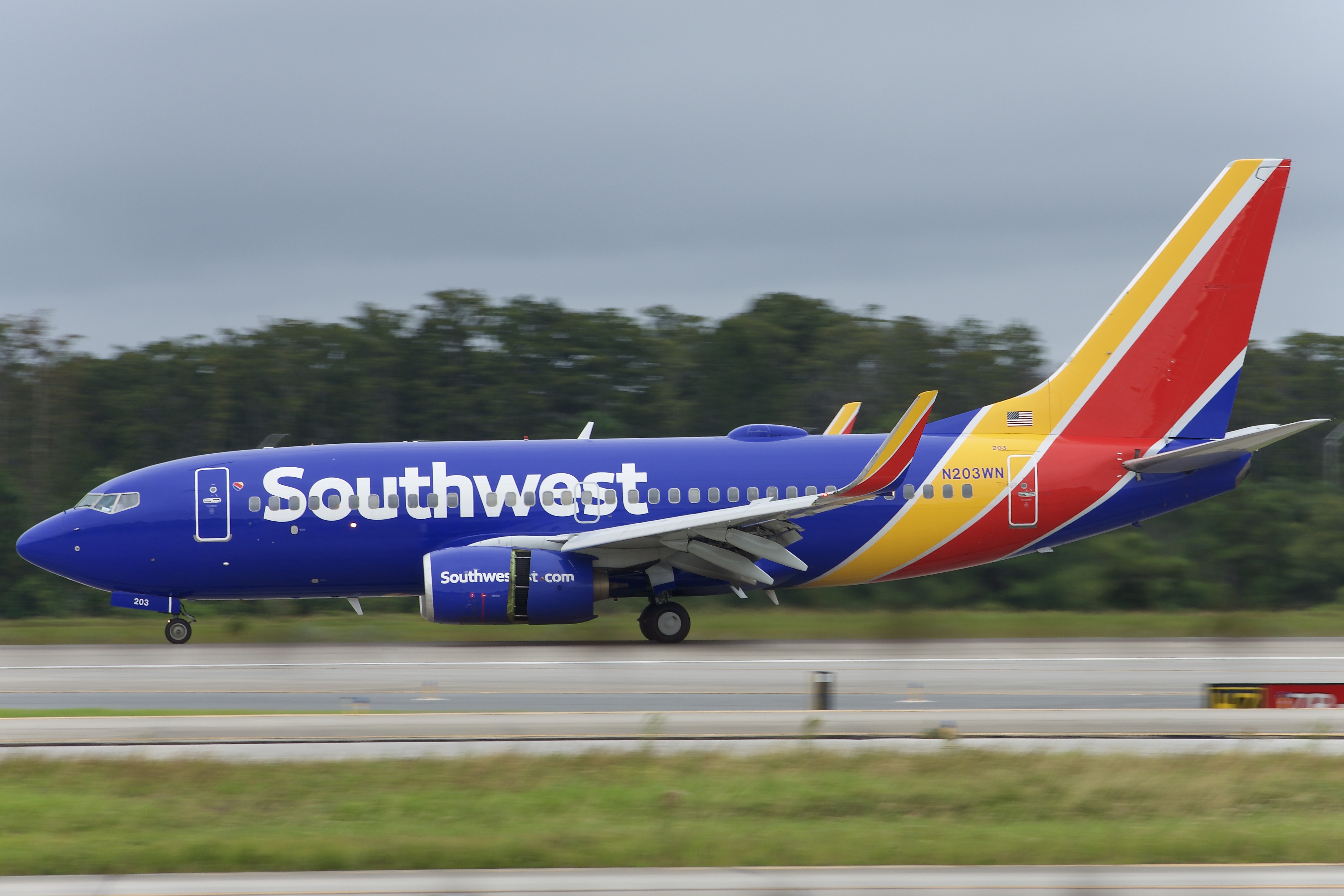 Full size: Southwest Airlines Boeing 737-700 N203WN at Orlando International Airport