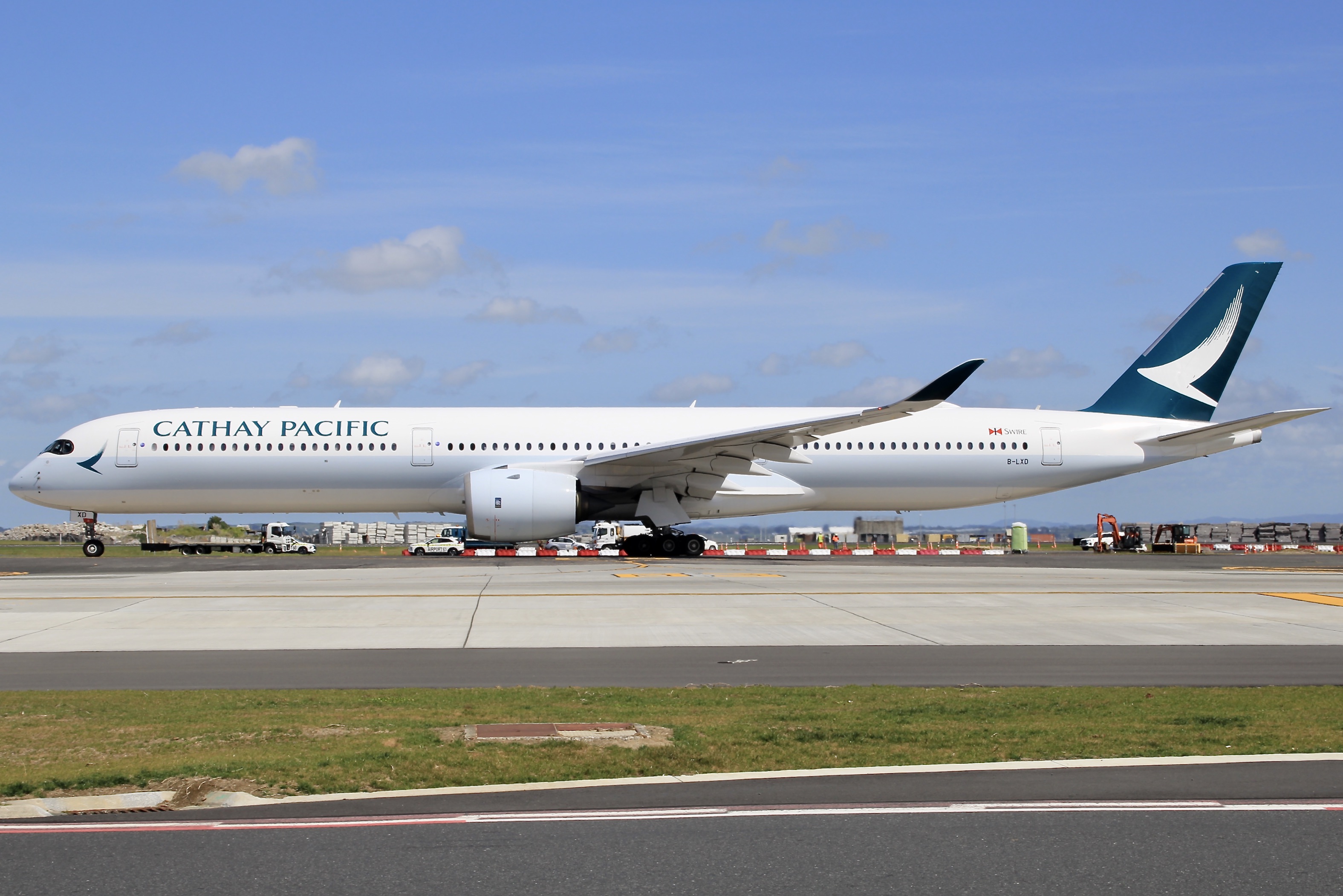Full size: Cathay Pacific Airbus A350-1000 B-LXD at Auckland International Airport