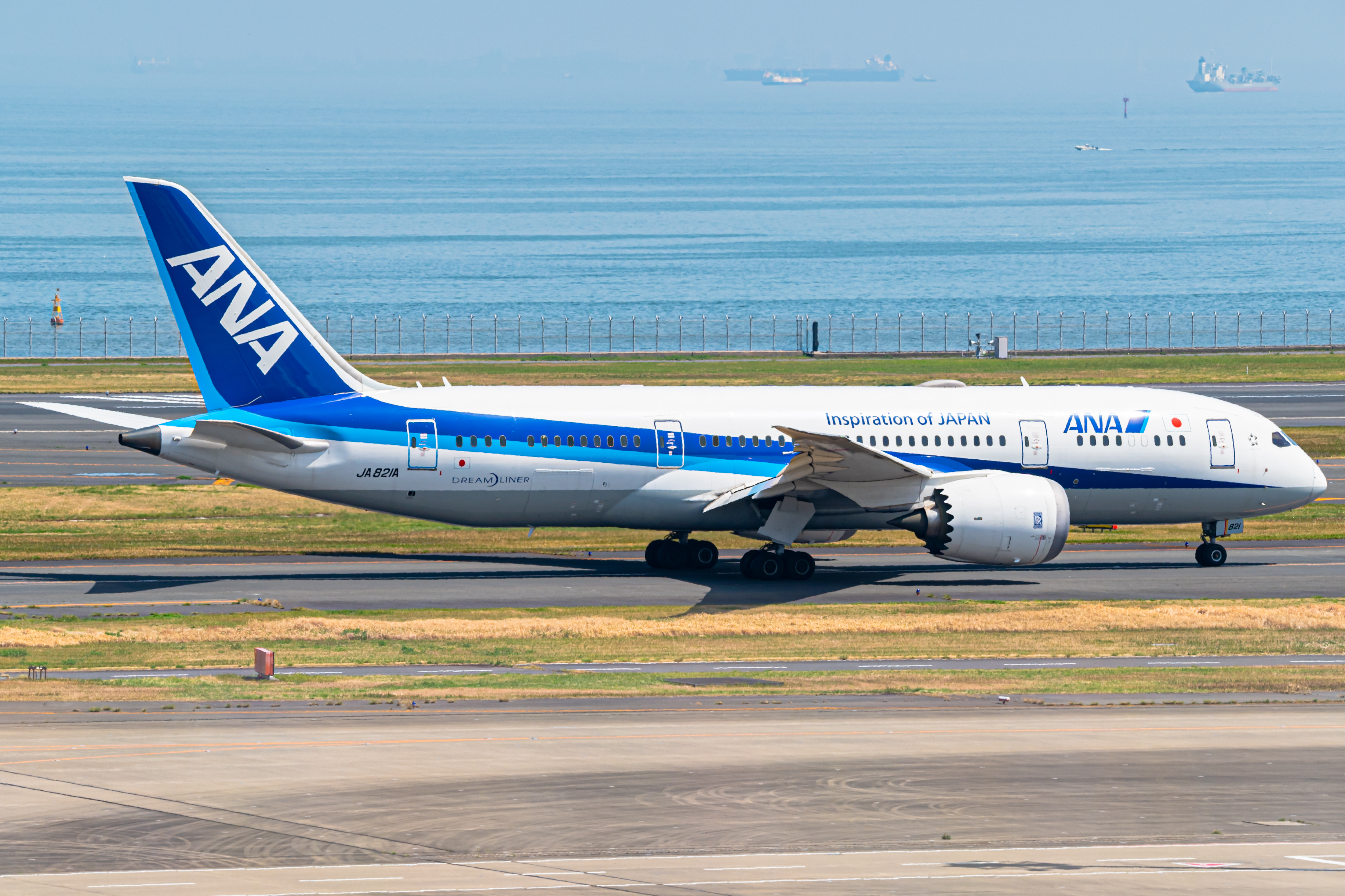 Full size: All Nippon Airways Boeing 787-8 JA821A at Tokyo-Haneda Airport