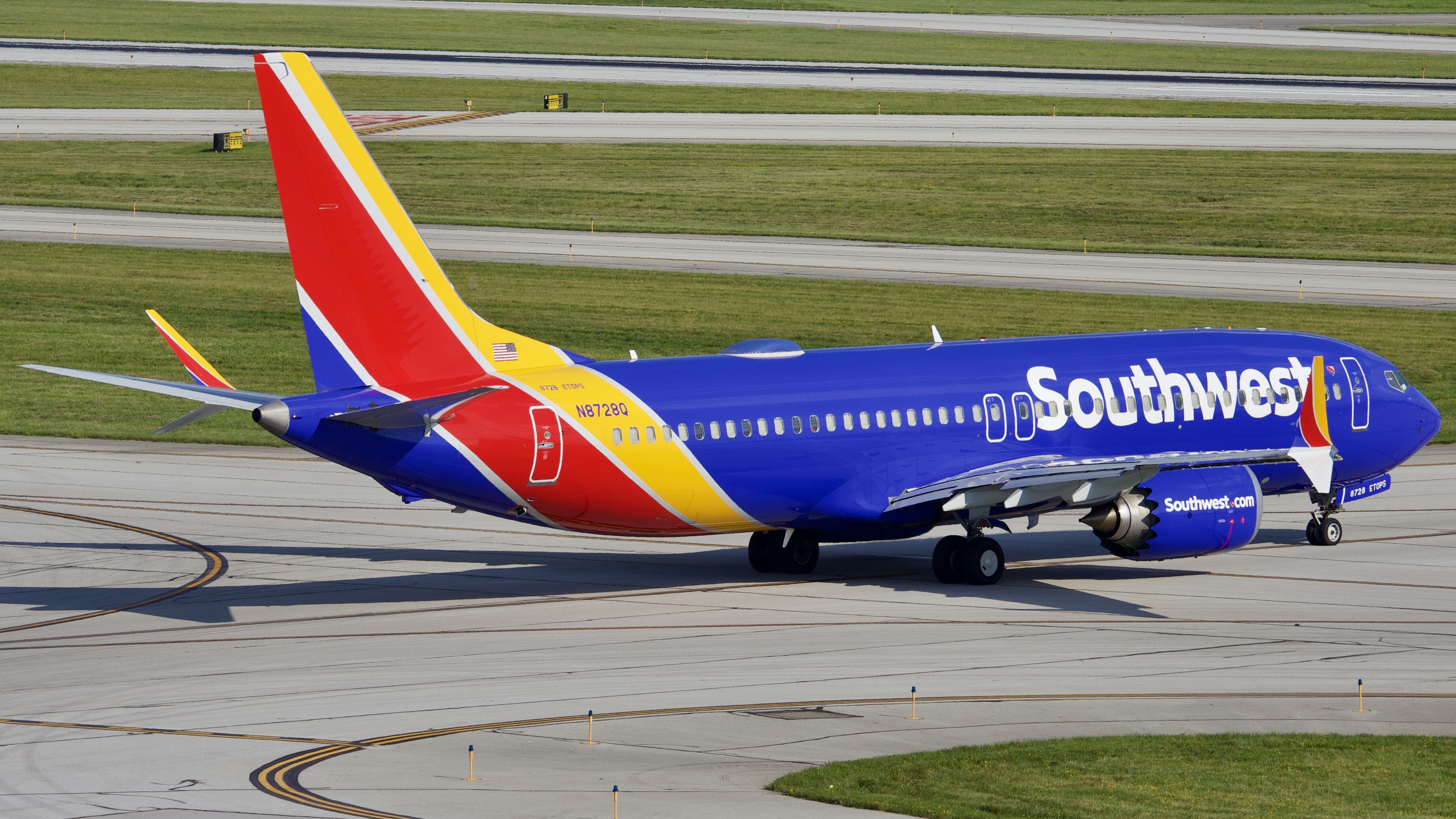 Full size: Southwest Airlines Boeing 737 MAX 8 N8728Q at John Glenn Columbus International Airport