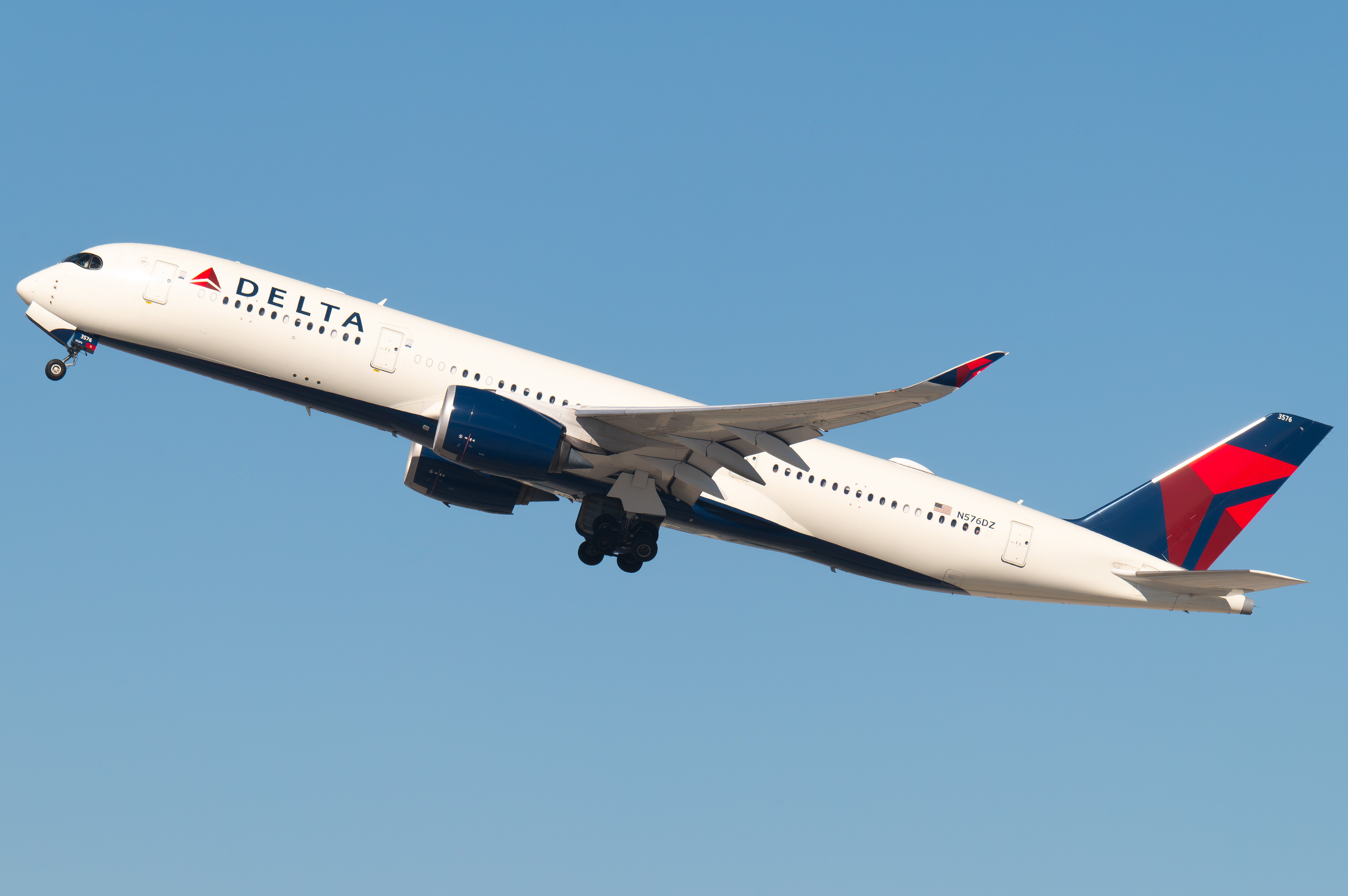 Full size: Delta Airlines Airbus A350-900 N576DZ at Los Angeles International Airport