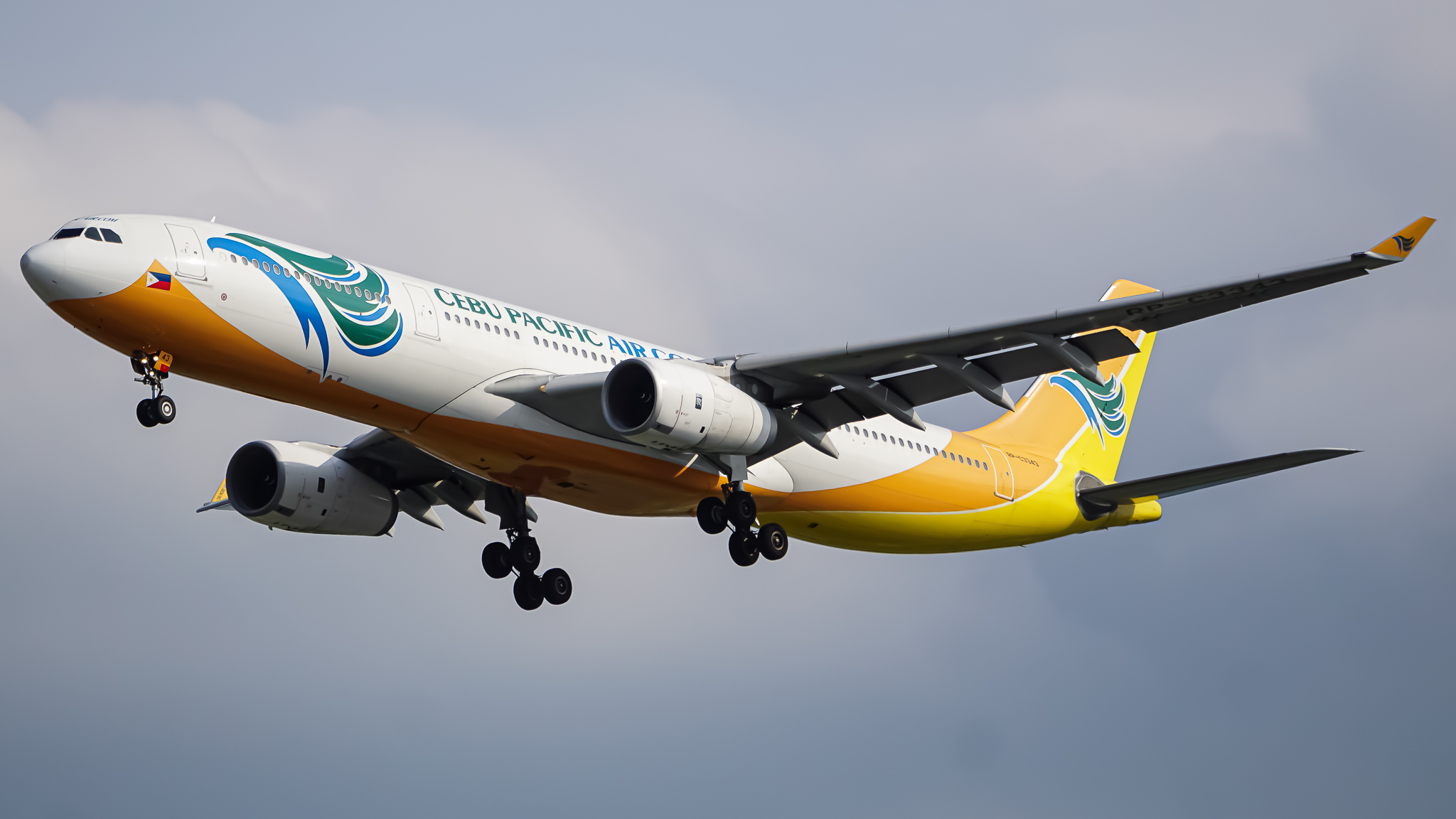 Full size: Cebu Pacific Airbus A330-300 RP-C3343 at Singapore-Changi Airport