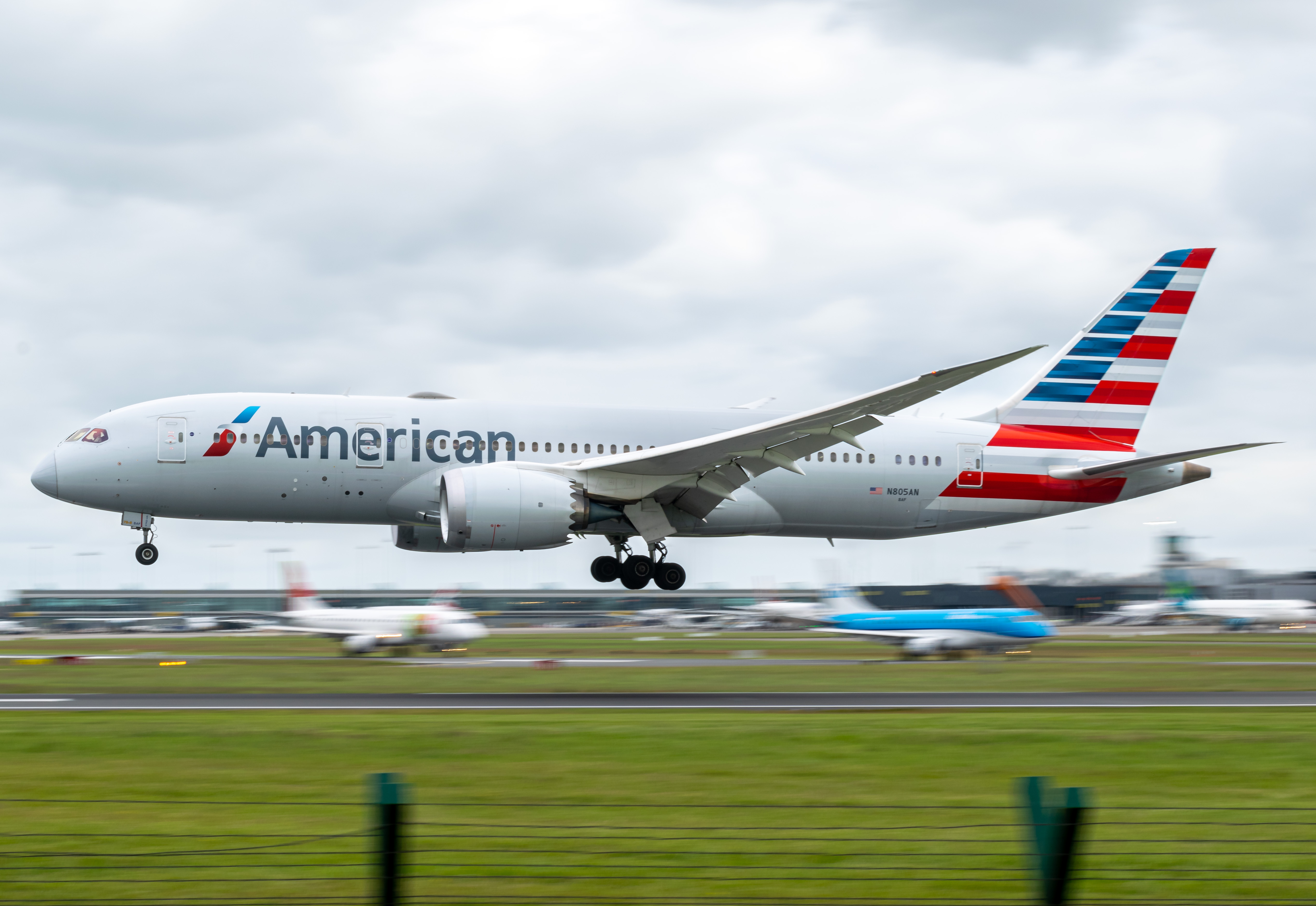 Full size: American Airlines Boeing 787-8 N805AN at Dublin International Airport