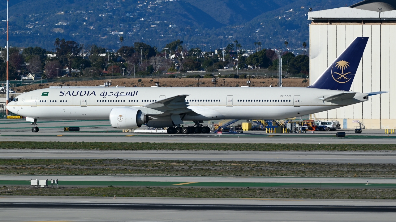 Full size: Saudia Boeing 777-300ER HZ-AK39 at Los Angeles International Airport