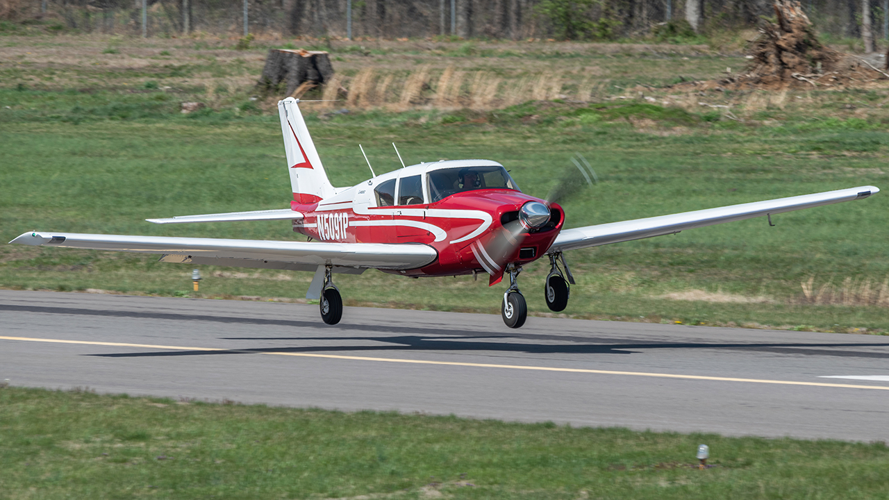 Full size: PRIVATE Piper PA-24 N5091P at College Park Airport
