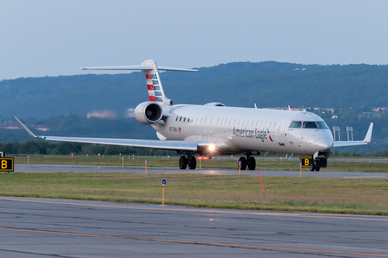 Full size: American Eagle Mitsubishi CRJ-900 N576NN at Avoca Wilkes-Barre/Scranton International Airport