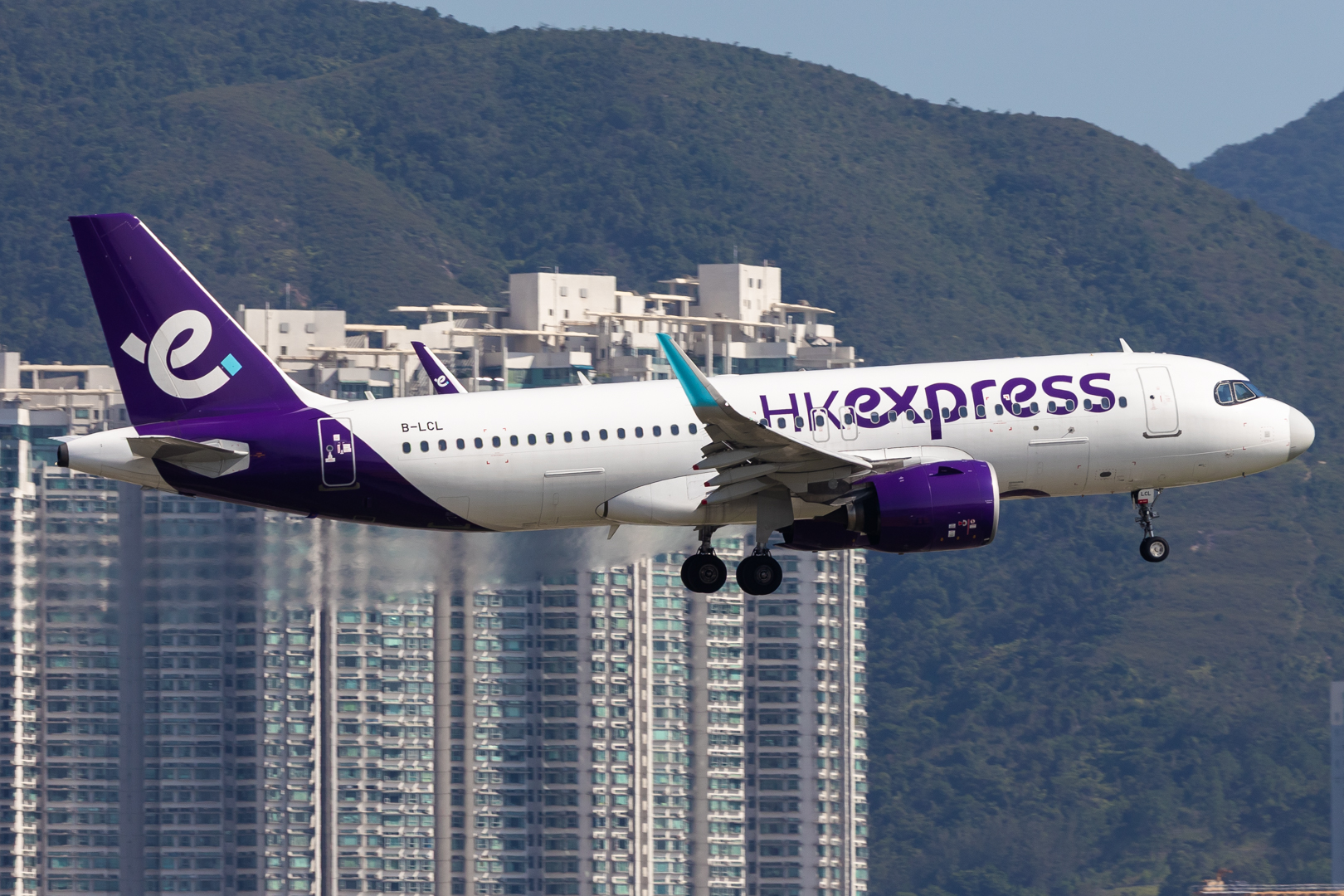 Full size: Hong Kong Express Airbus A320NEO B-LCL at Hong Kong International Airport