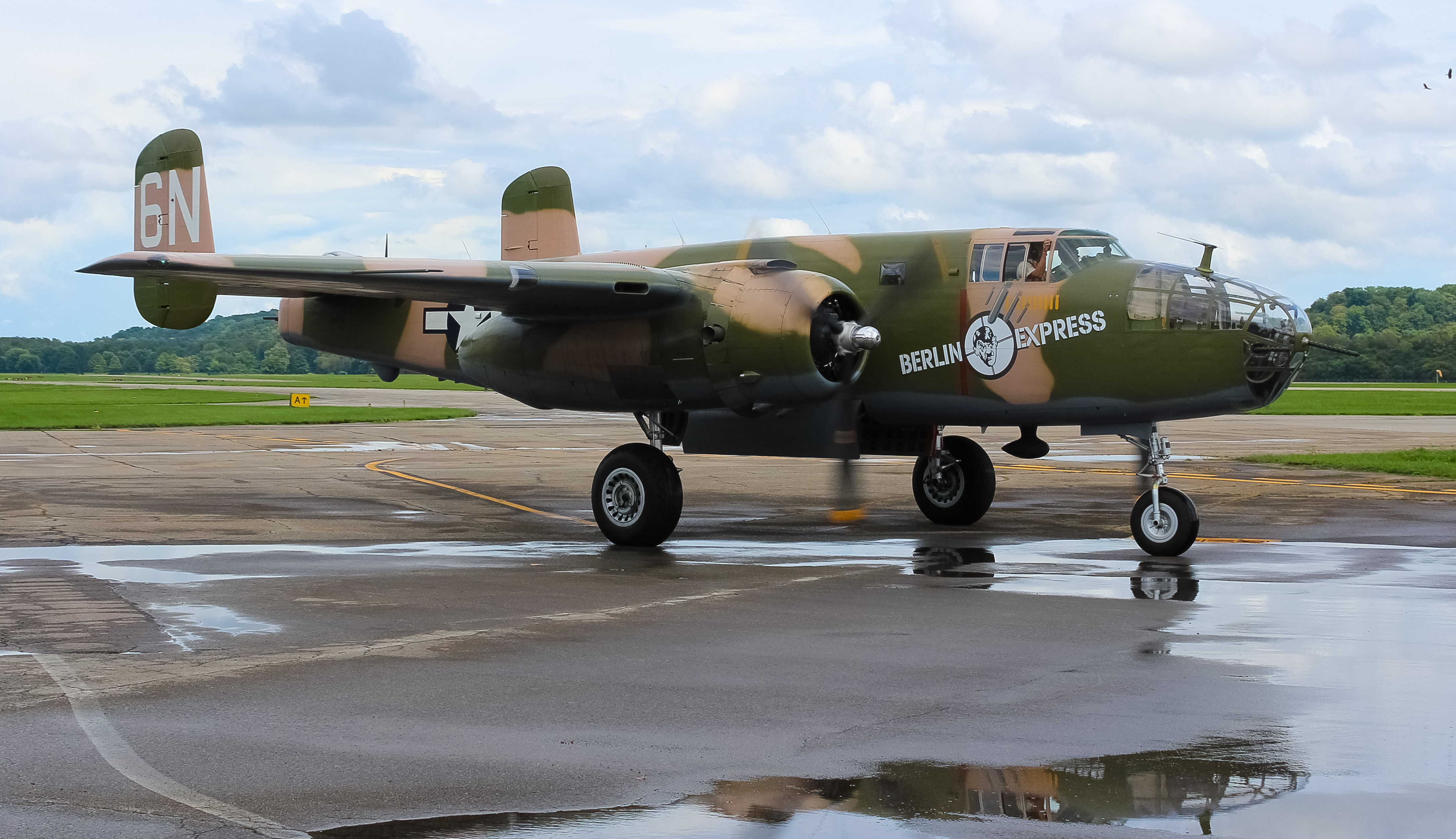 Full size: PRIVATE   North American B-25 Mitchell N10V at Cincinnati Municipal Airport/Lunken Field