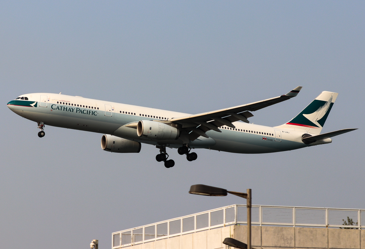 Full size: CATHAY PACIFIC Airbus A330-300 B-LBJ at Hong Kong International Airport