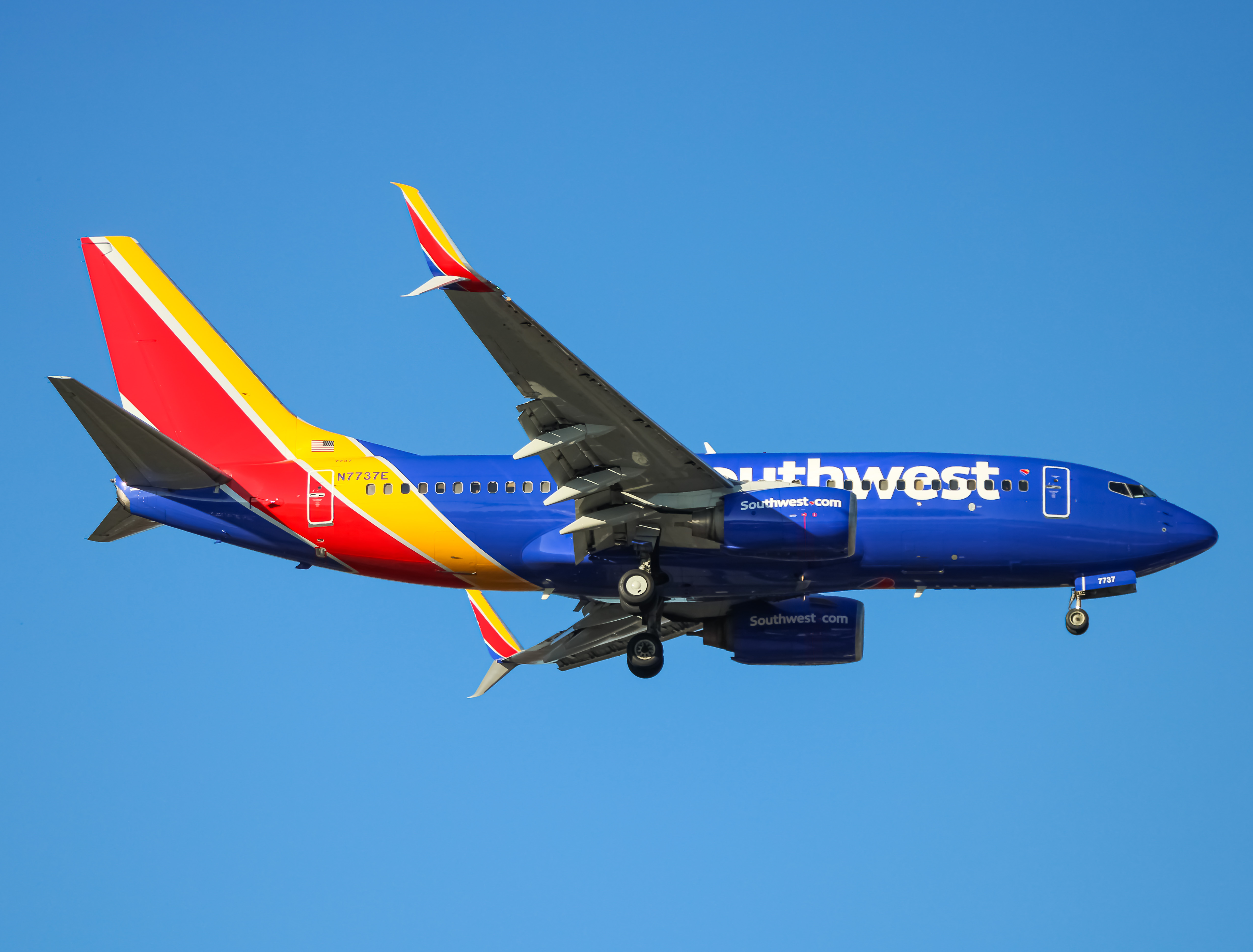 Full size: Southwest Airlines Boeing 737-700 N7737E at Baltimore/Washington International Thurgood Marshall Airport