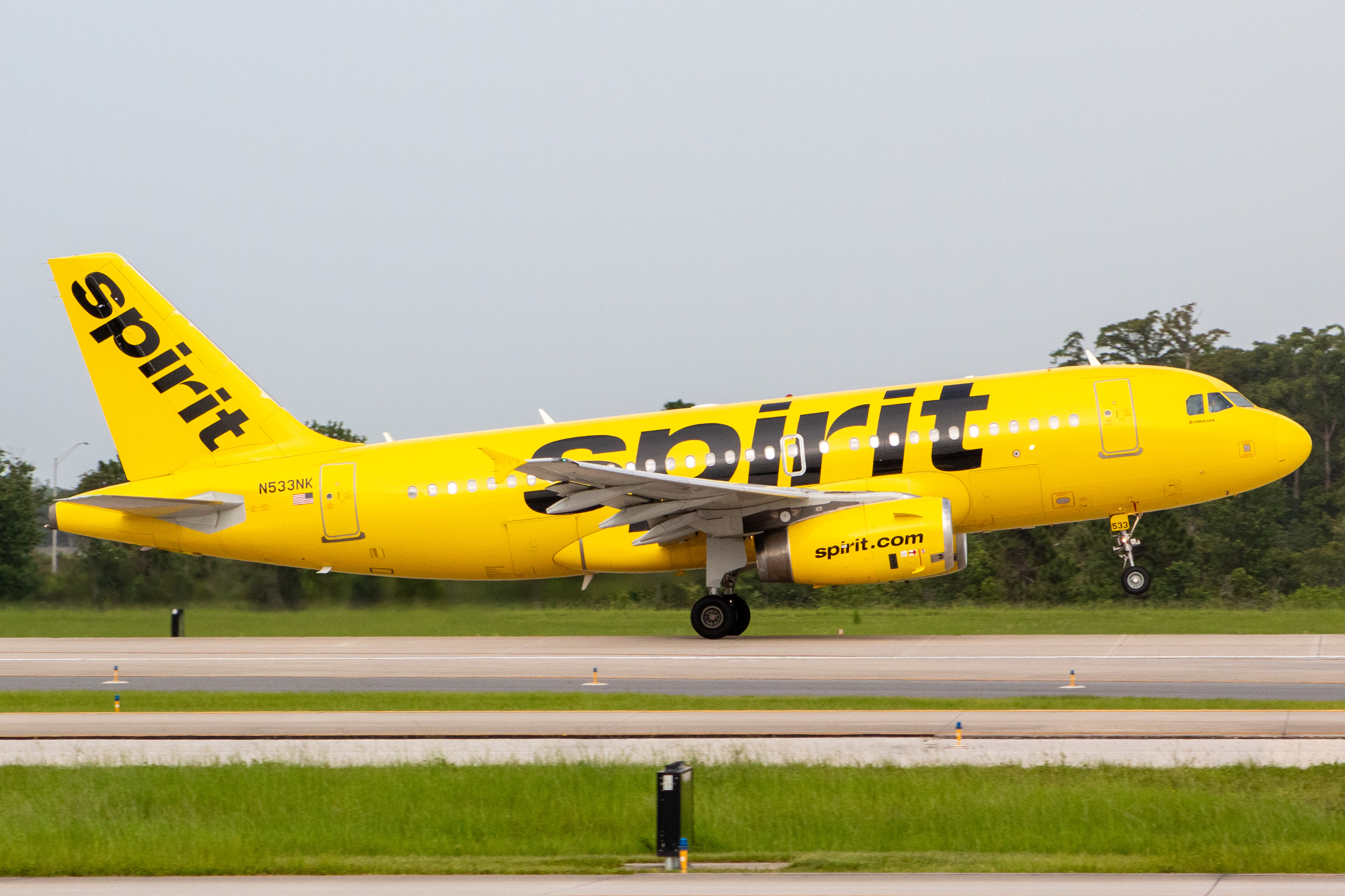 Full size: Spirit Airlines Airbus A319 N533NK at Orlando International Airport