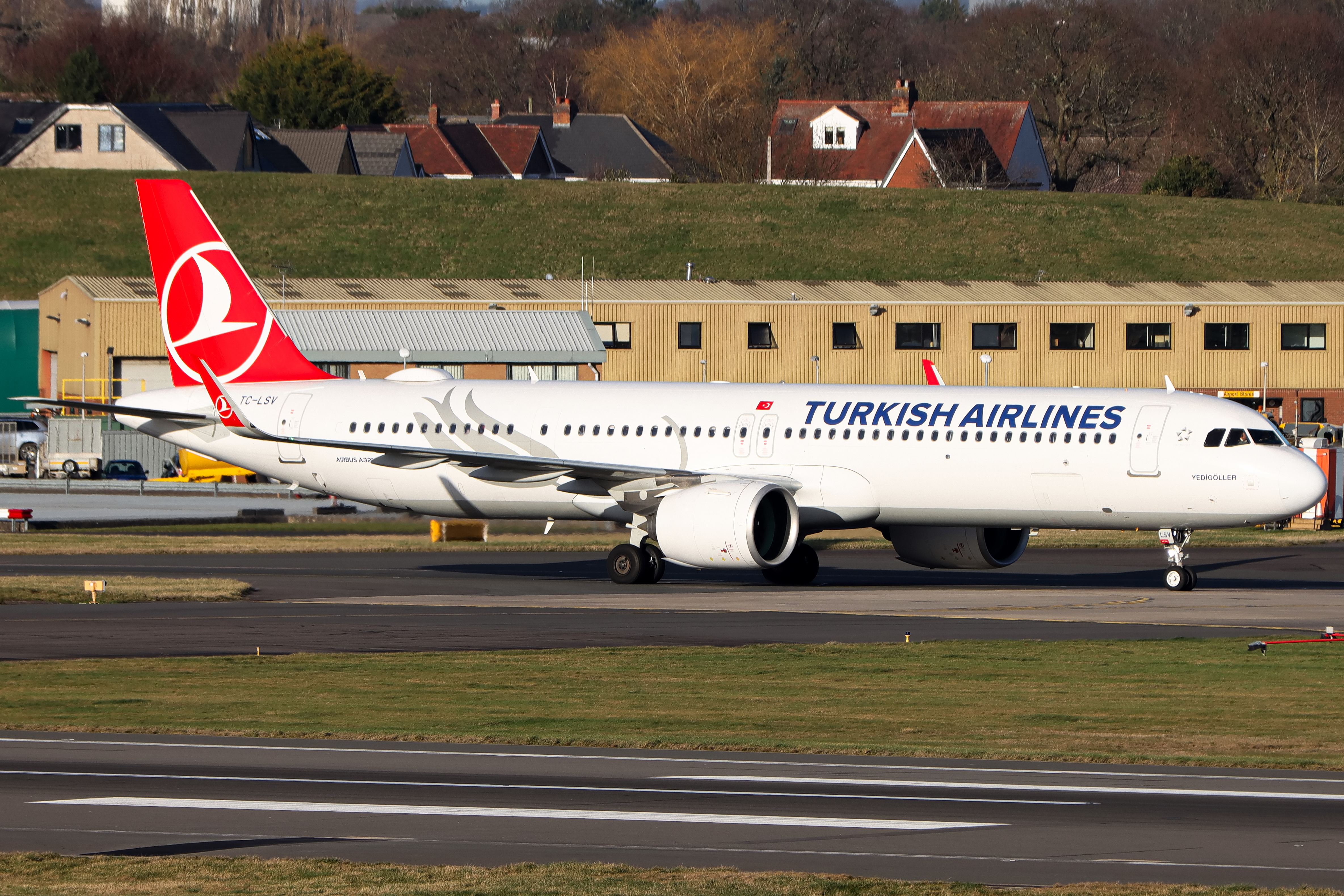 Full size: Turkish Airlines Airbus A321NEO TC-LSV at Birmingham Airport
