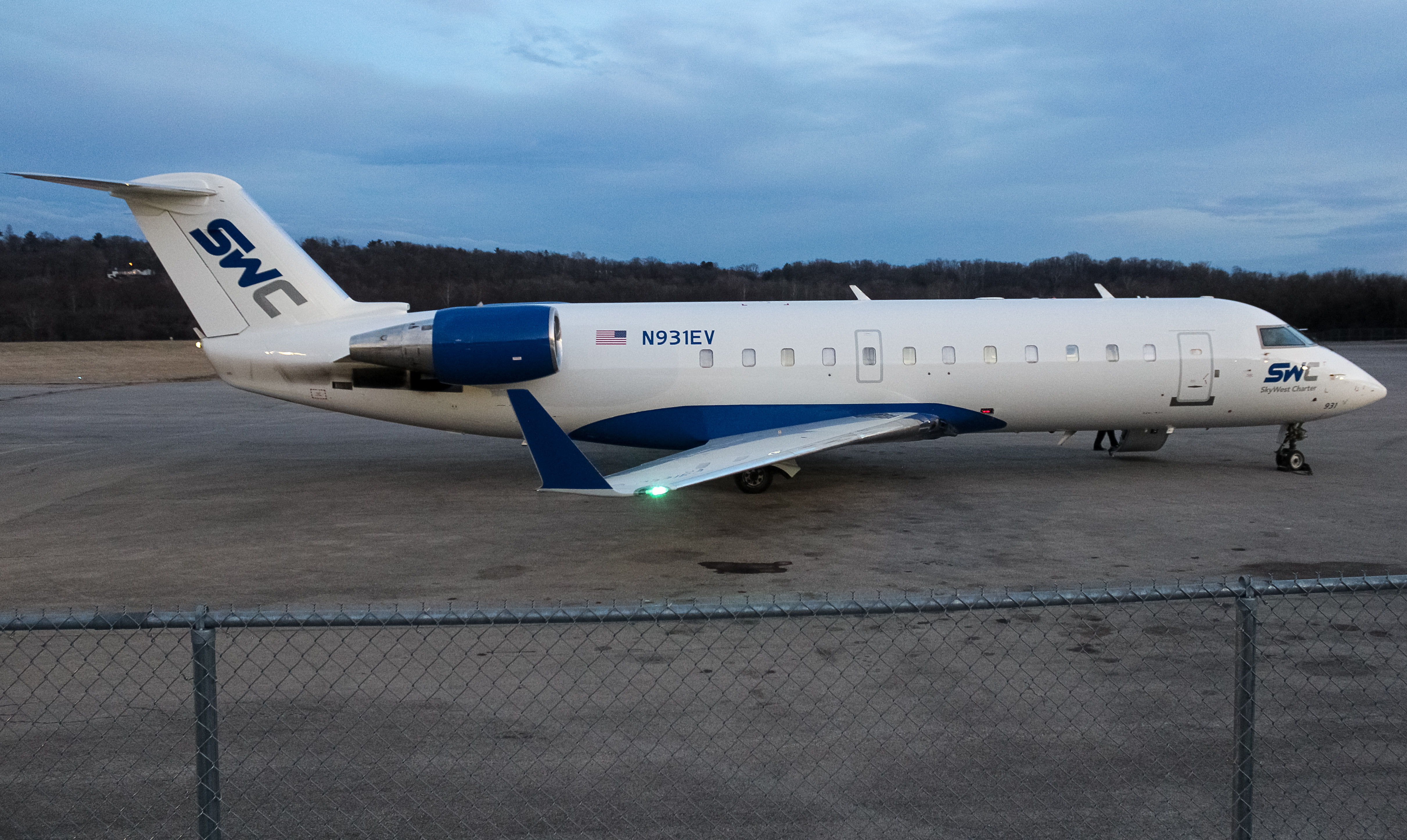 Full size: Skywest Charter Mitsubishi CRJ-200 N931EV at Cincinnati Municipal Airport/Lunken Field