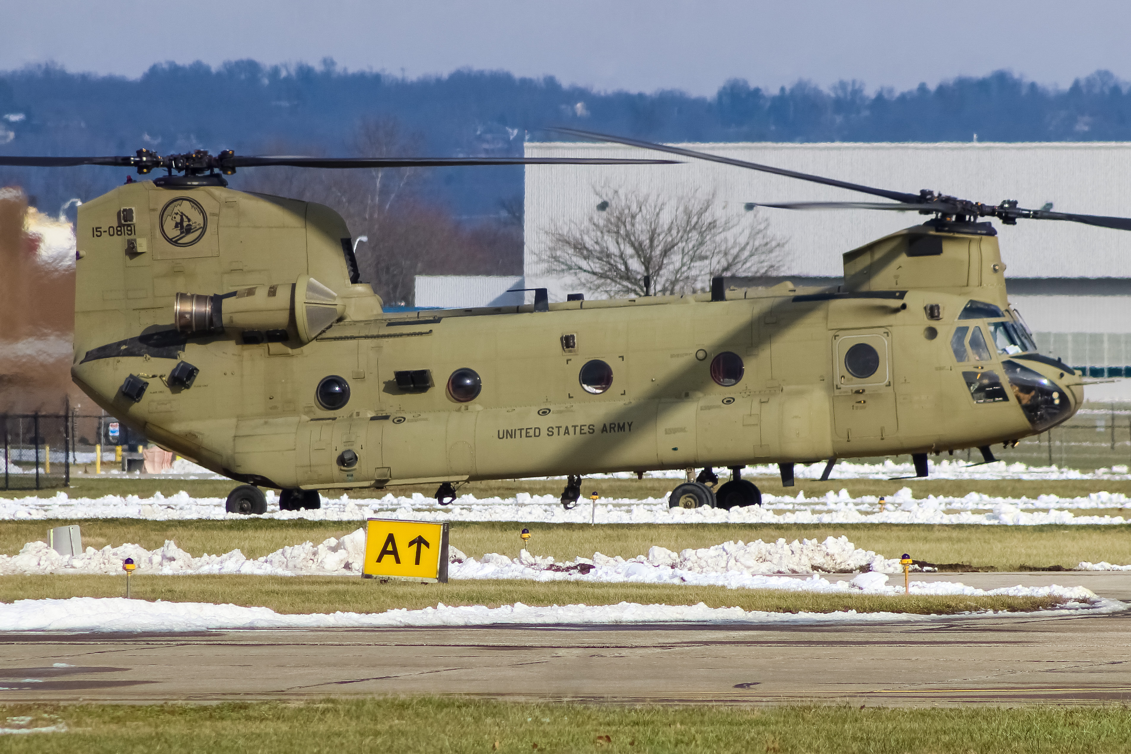Full size: USA- United States Army Boeing CH-47 Chinook 15-08191 at Cincinnati Municipal Airport/Lunken Field
