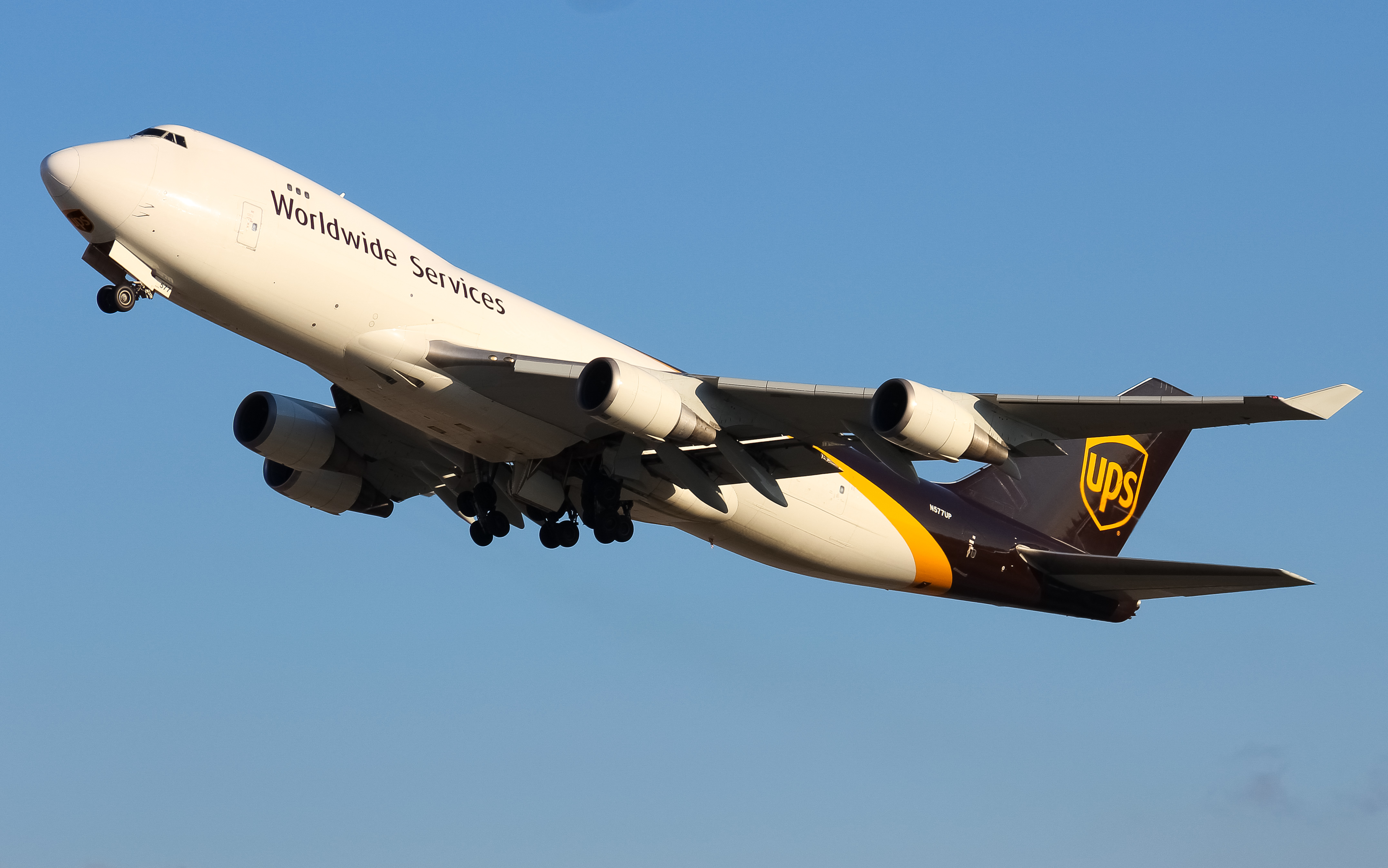 Full size: United Parcel Service Boeing 747-400F N577UP at Louisville Muhammad Ali International Airport
