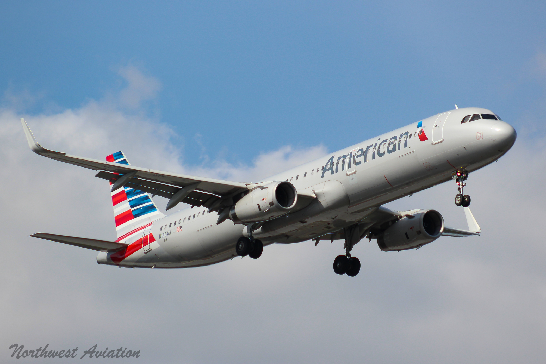 Full size: American Airlines Airbus A321-200 N146AA at Seattle-Tacoma International Airport