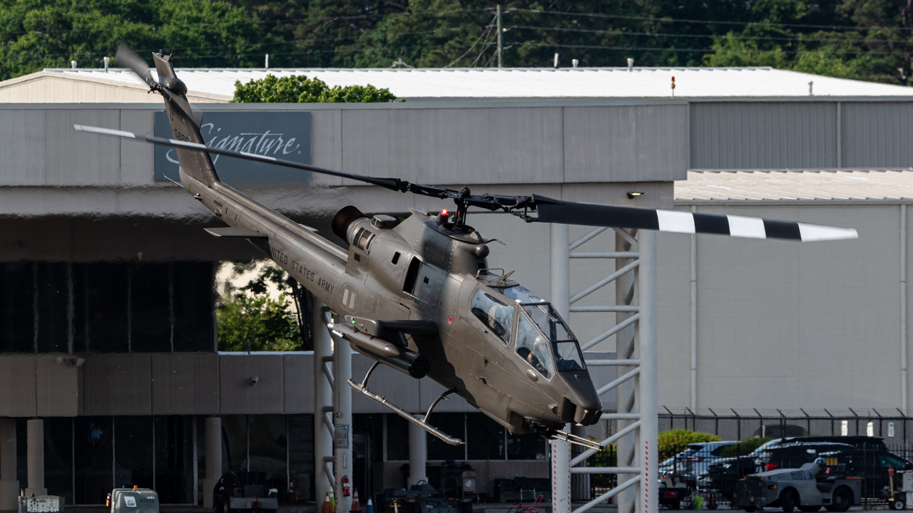 Full size: USA - United States Army Bell AH-1F Cobra N826HF at Atlanta DeKalb Peachtree Airport