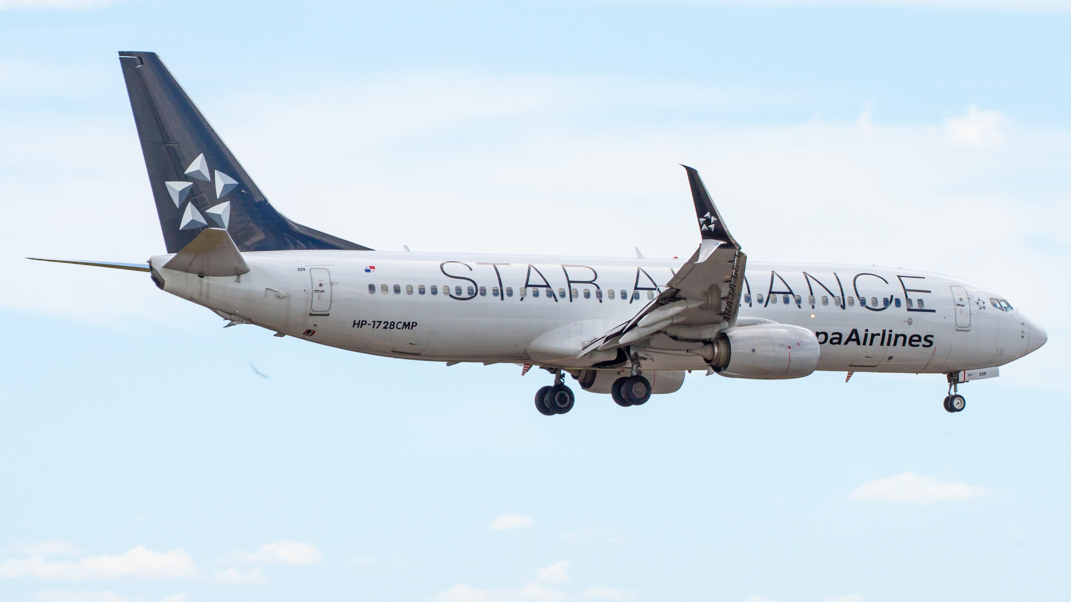 Full size: Copa Airlines Boeing 737-800 HP-1728CMP at Orlando International Airport