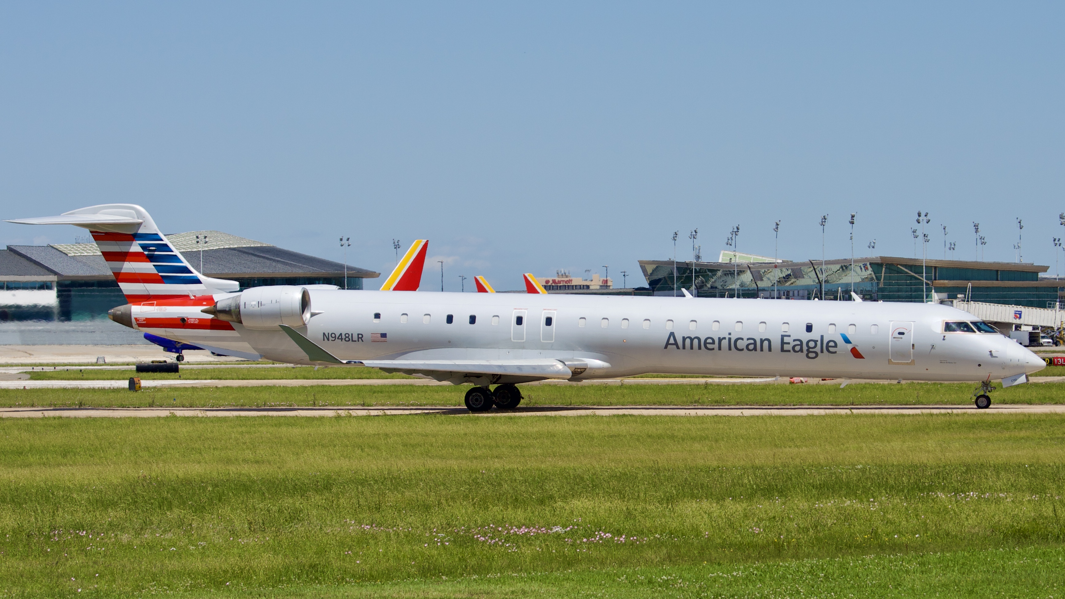 Full size: American Eagle Mitsubishi CRJ-900ER N948LR at William P Hobby Airport