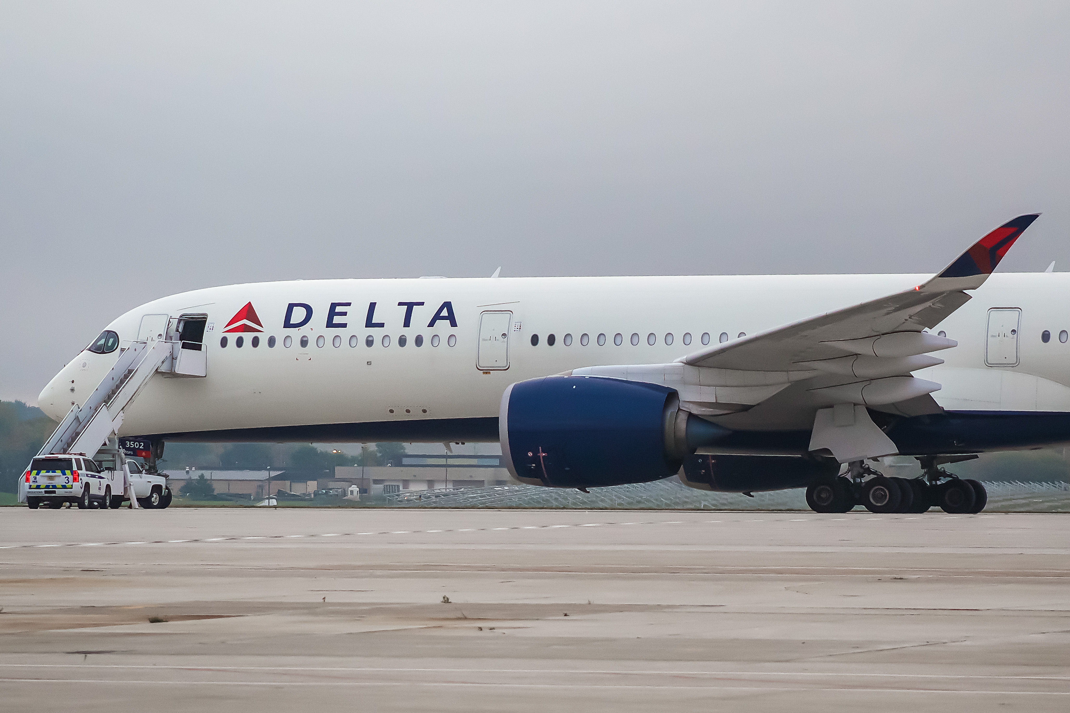 Full size: Delta Airlines Airbus A350-900 N502DN at General Mitchell International Airport