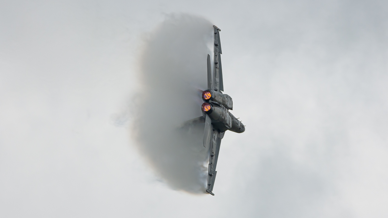 Full size: US Navy Boeing F/A-18E/F Super Hornet 166617 at James M Cox Dayton International Airport
