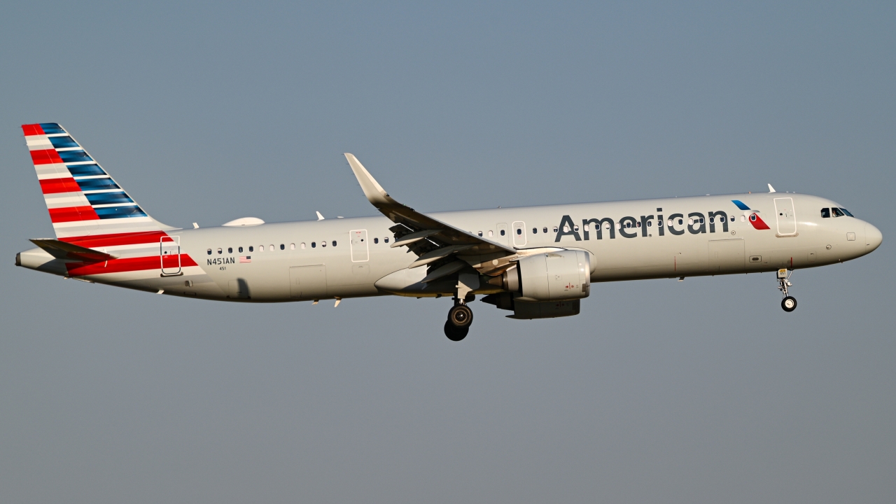 Full size: American Airlines Airbus A321NEO N451AN at Dallas-Fort Worth International Airport