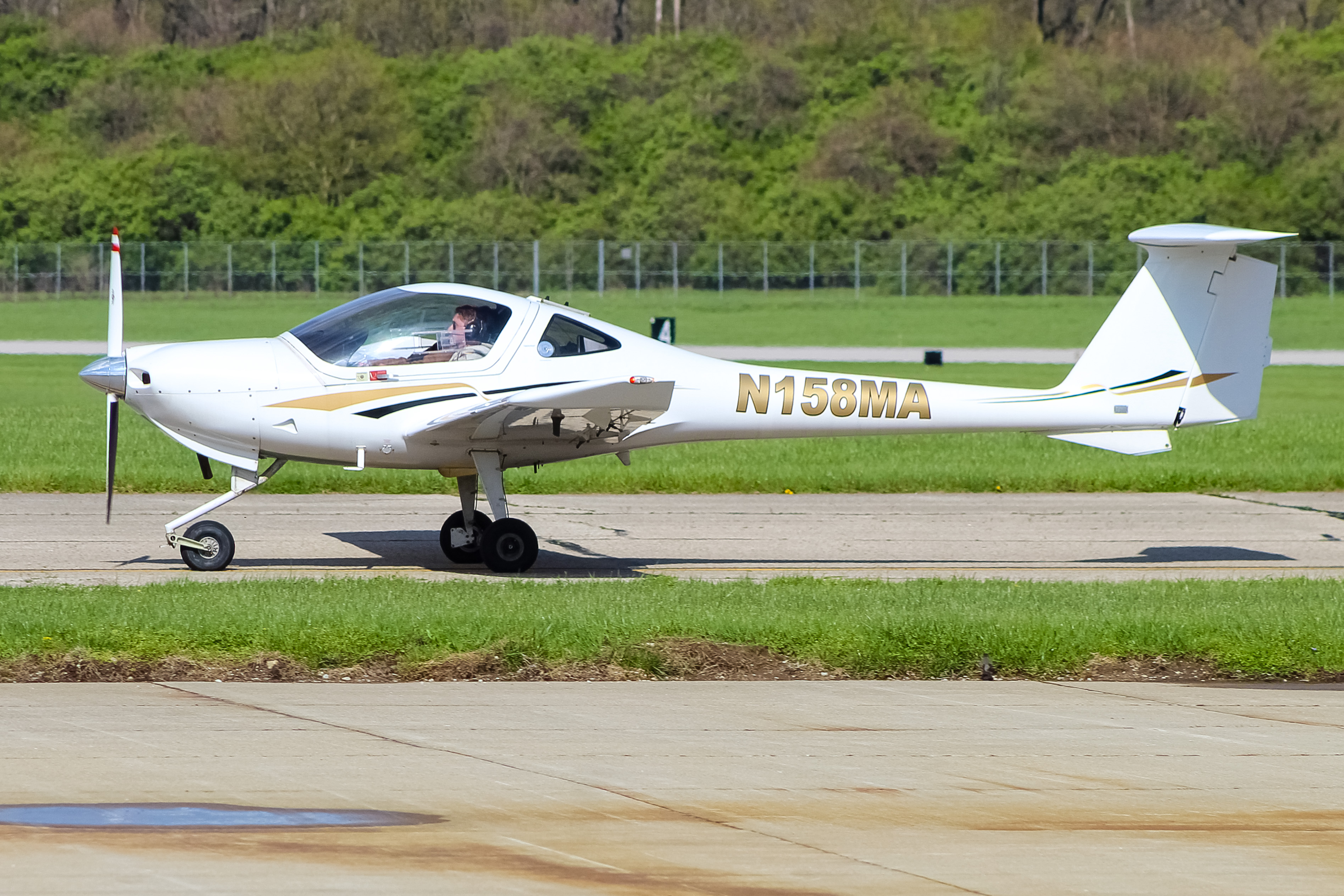 Full size: PRIVATE  Diamond DA-62 N158MA at Cincinnati Municipal Airport/Lunken Field