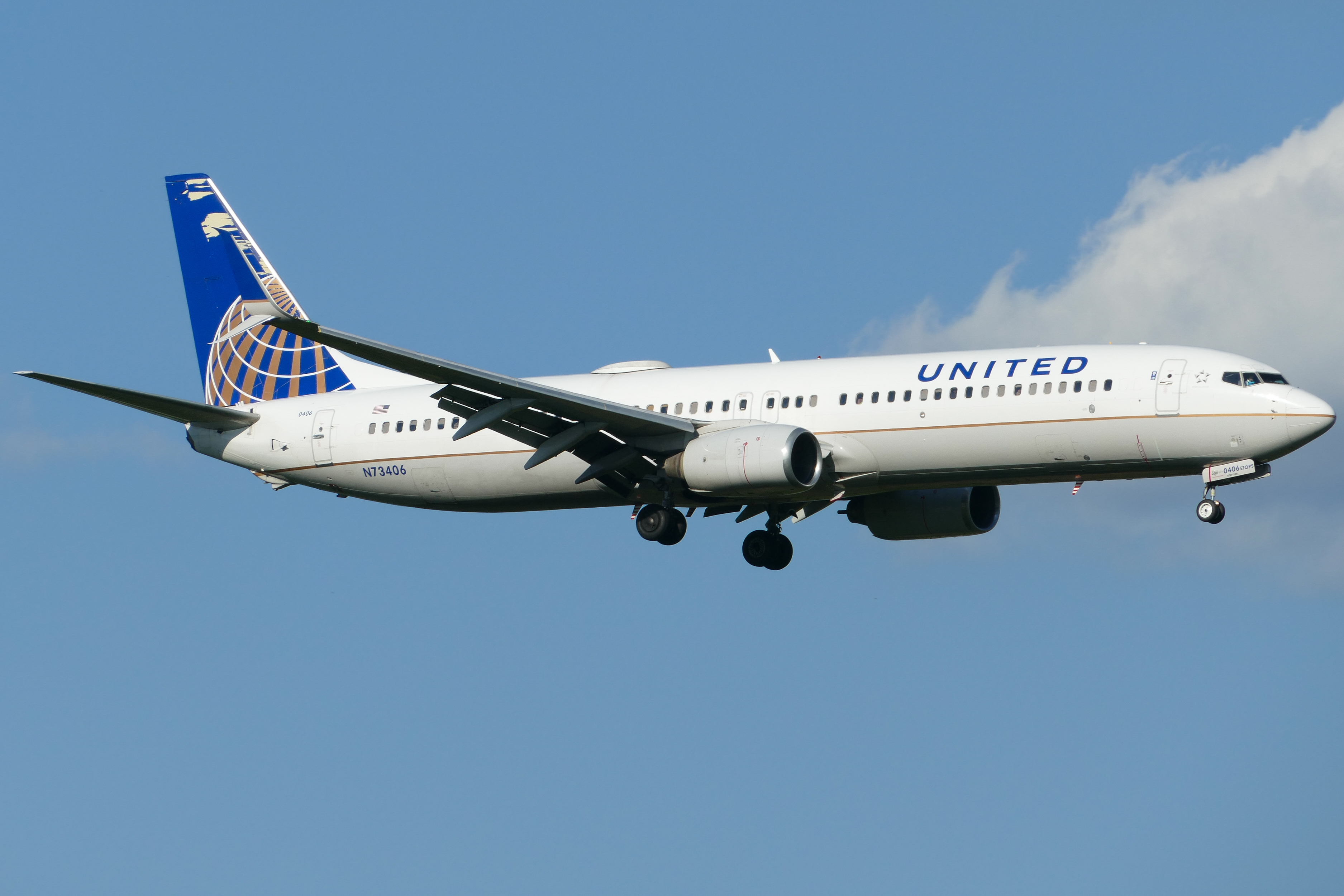 Full size: United Airlines Boeing 737-900 N73406 at Austin-Bergstrom International Airport