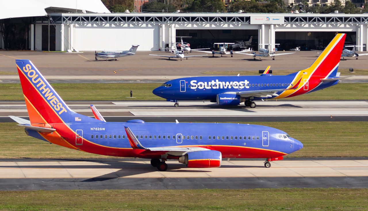 Full size: Southwest Airlines Boeing 737-700 N762SW at Tampa International Airport