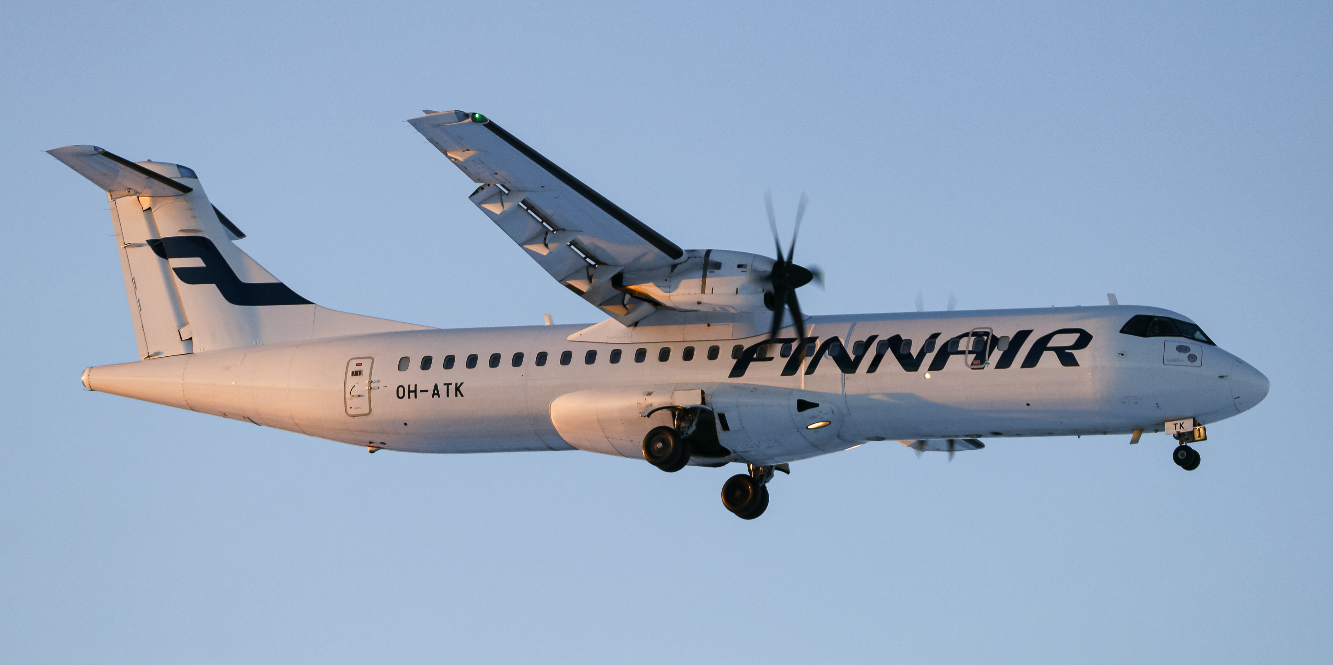 Full size: Finnair ATR 72-500 OH-ATK at Helsinki Vantaa Airport