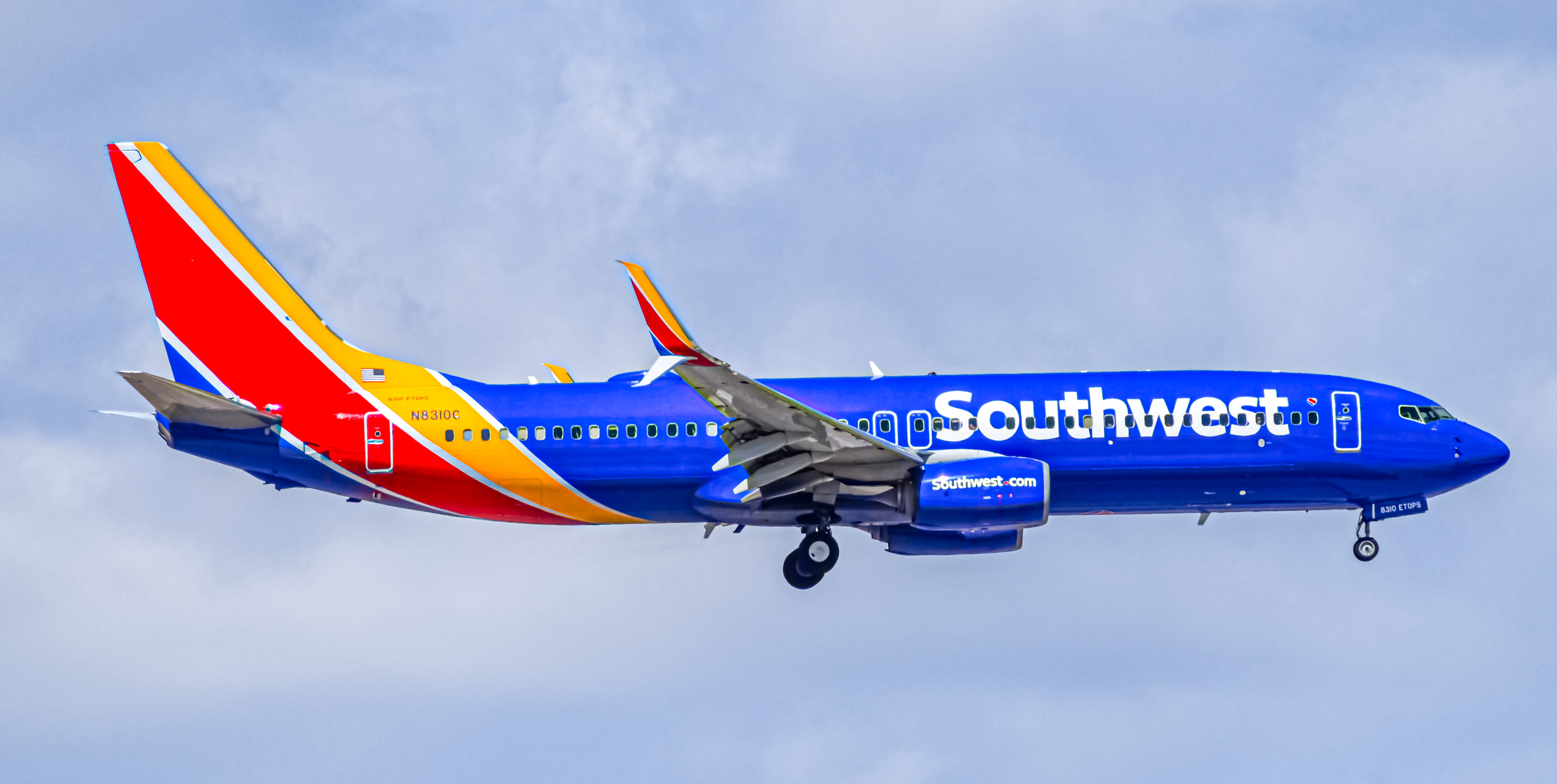 Full size: Southwest Airlines Boeing 737-800 N8310C at Denver International Airport