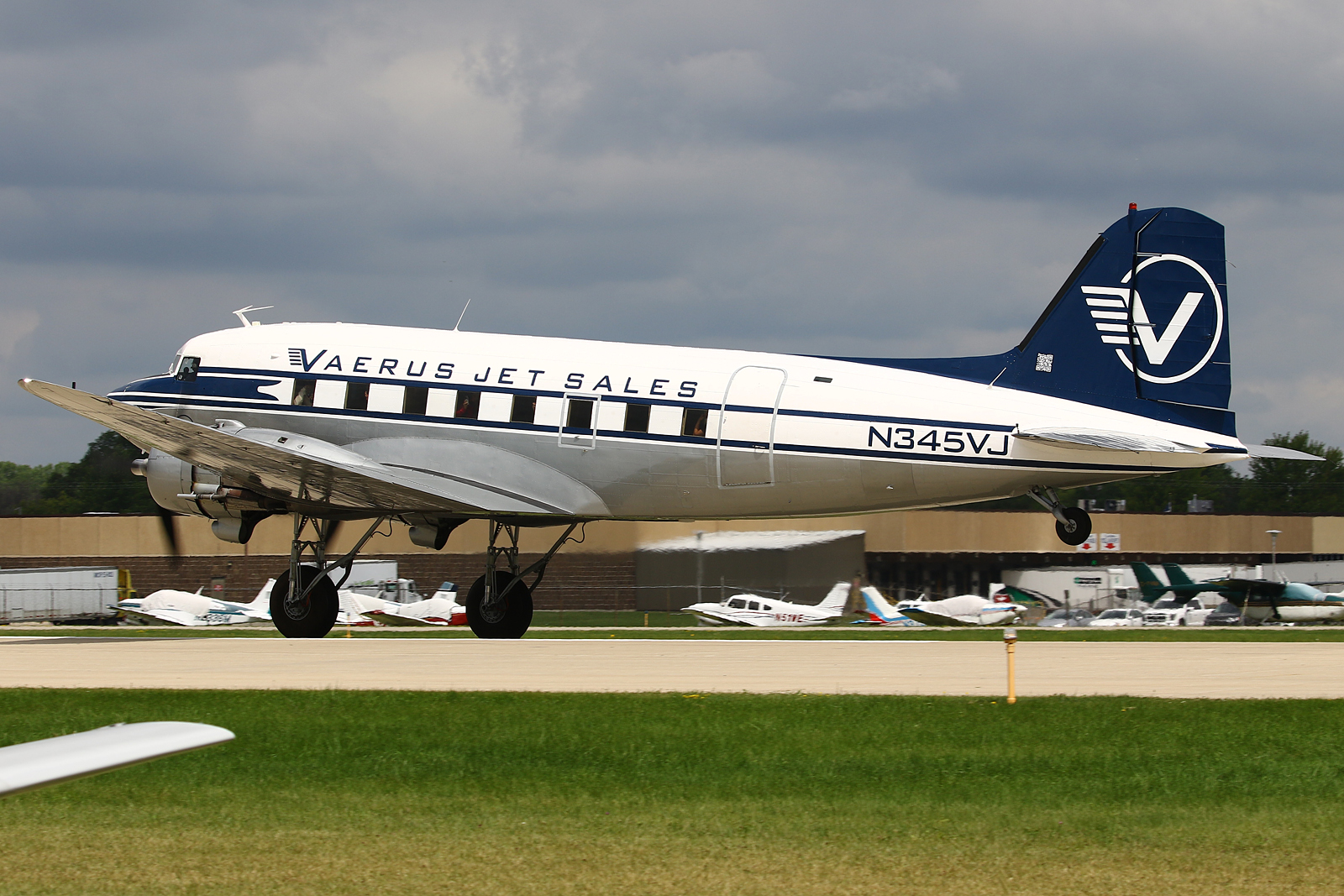 Full size: PRIVATE Douglas DC-3 N345VJ at Wittman Regional Airport