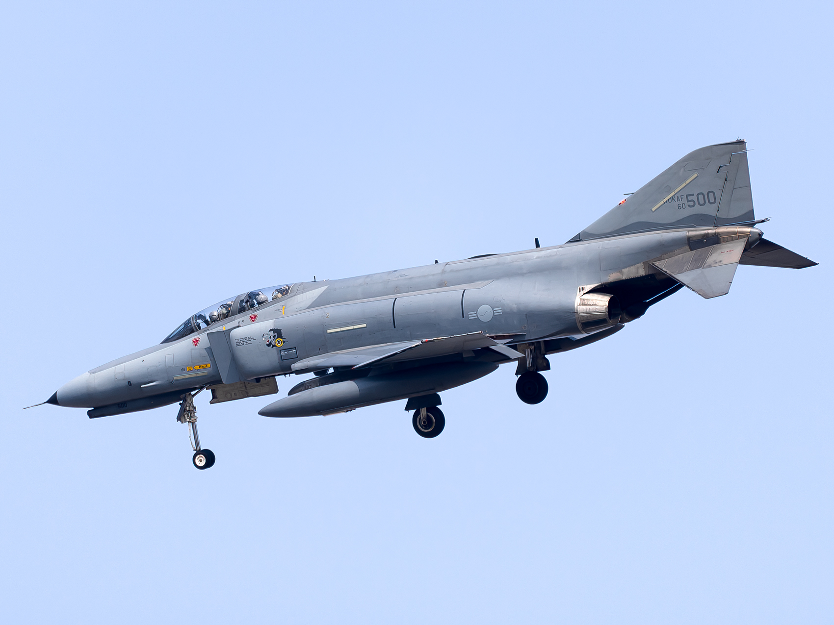 Full size: ROKAF McDonnell Douglas F-4E Phantom II 60-500 at Suwon Airport