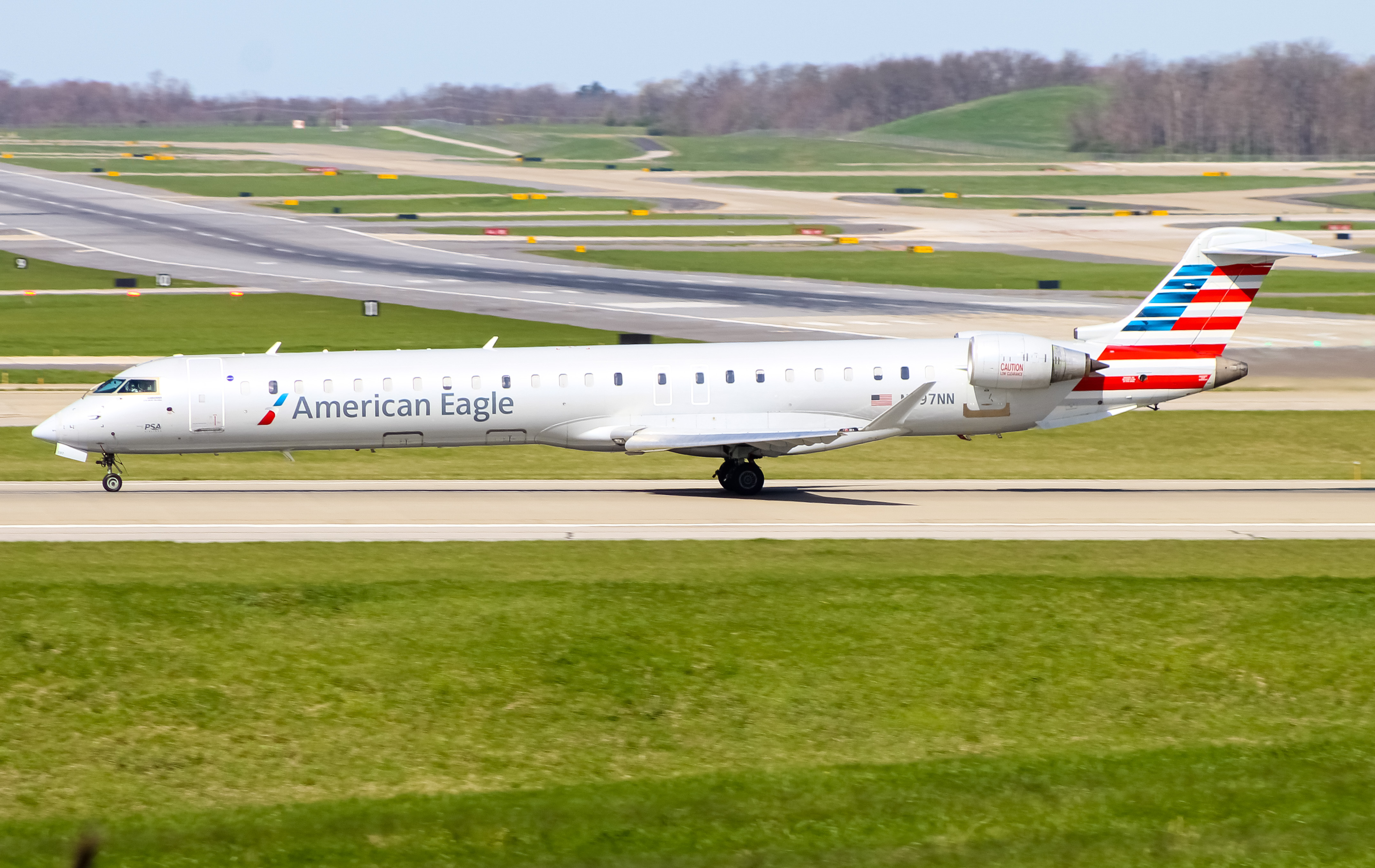 Full size: American Eagle Mitsubishi CRJ-900 N597NN at Cincinnati/Northern Kentucky International Airport