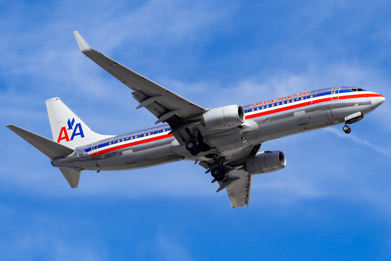 Full size: American Airlines Boeing 737-800 N921NN  at Miami International Airport