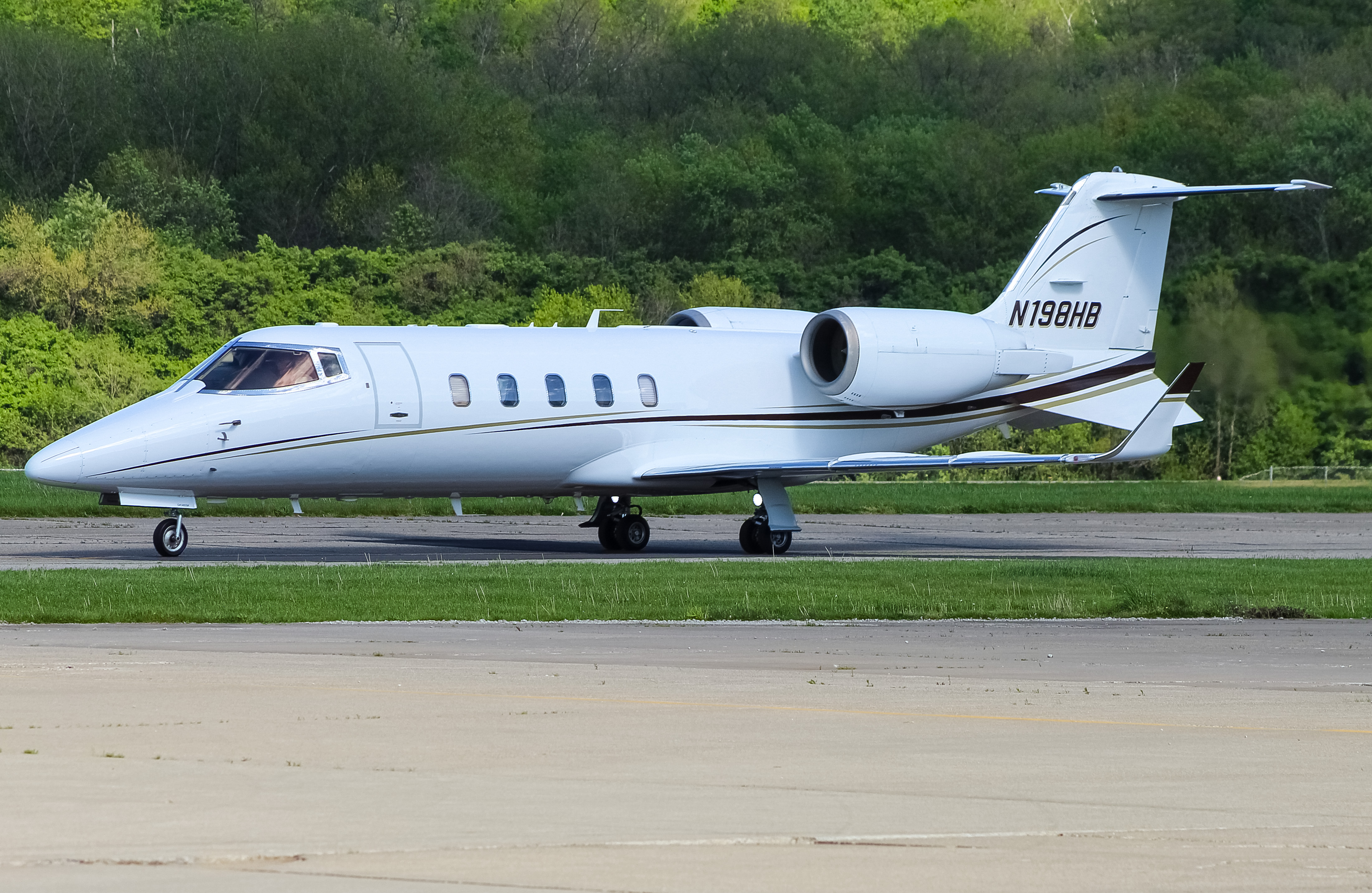 Full size: PRIVATE  Learjet 60 N198HB at Cincinnati Municipal Airport/Lunken Field