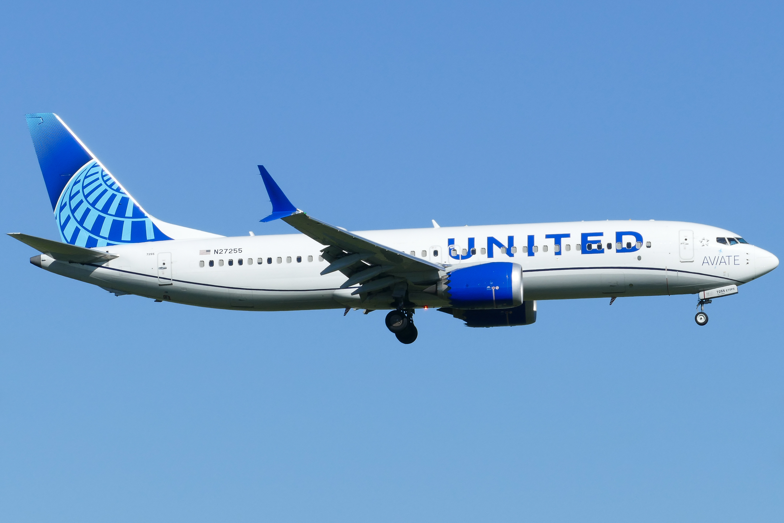 Full size: United Airlines Boeing 737 MAX 8 N27255 at Austin-Bergstrom International Airport