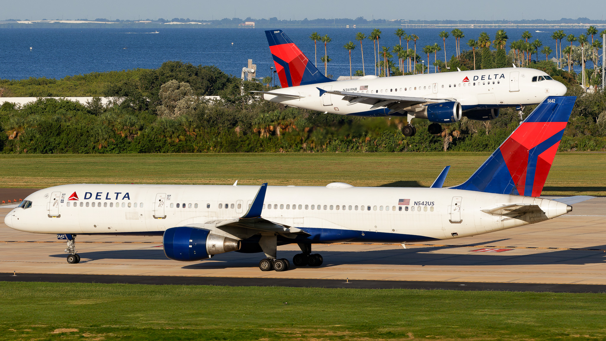Full size: Delta Airlines Boeing 757-200 N542US at Tampa International Airport