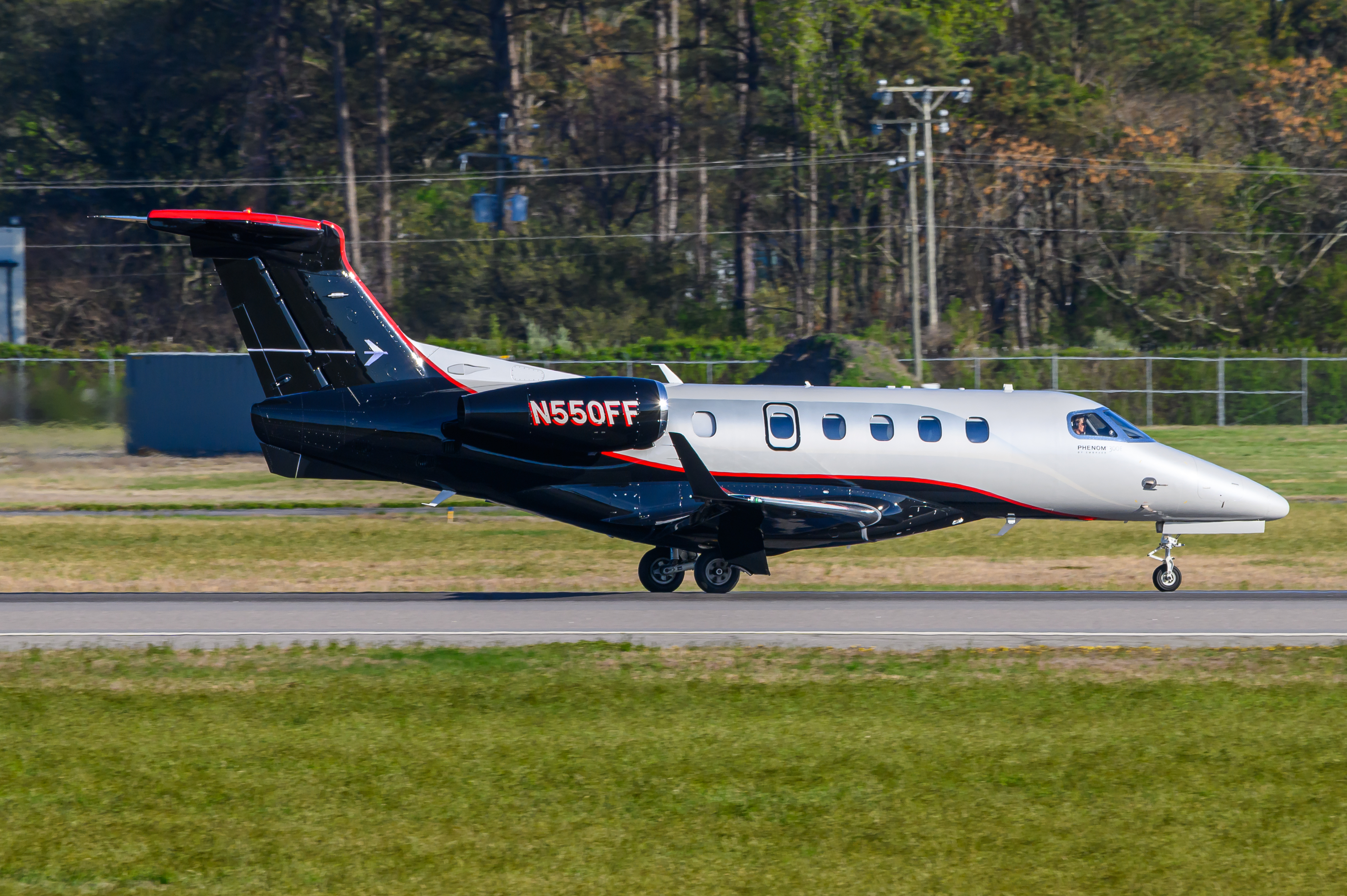 Full size: PRIVATE Embraer Phenom 300 N550FF at Norfolk International Airport