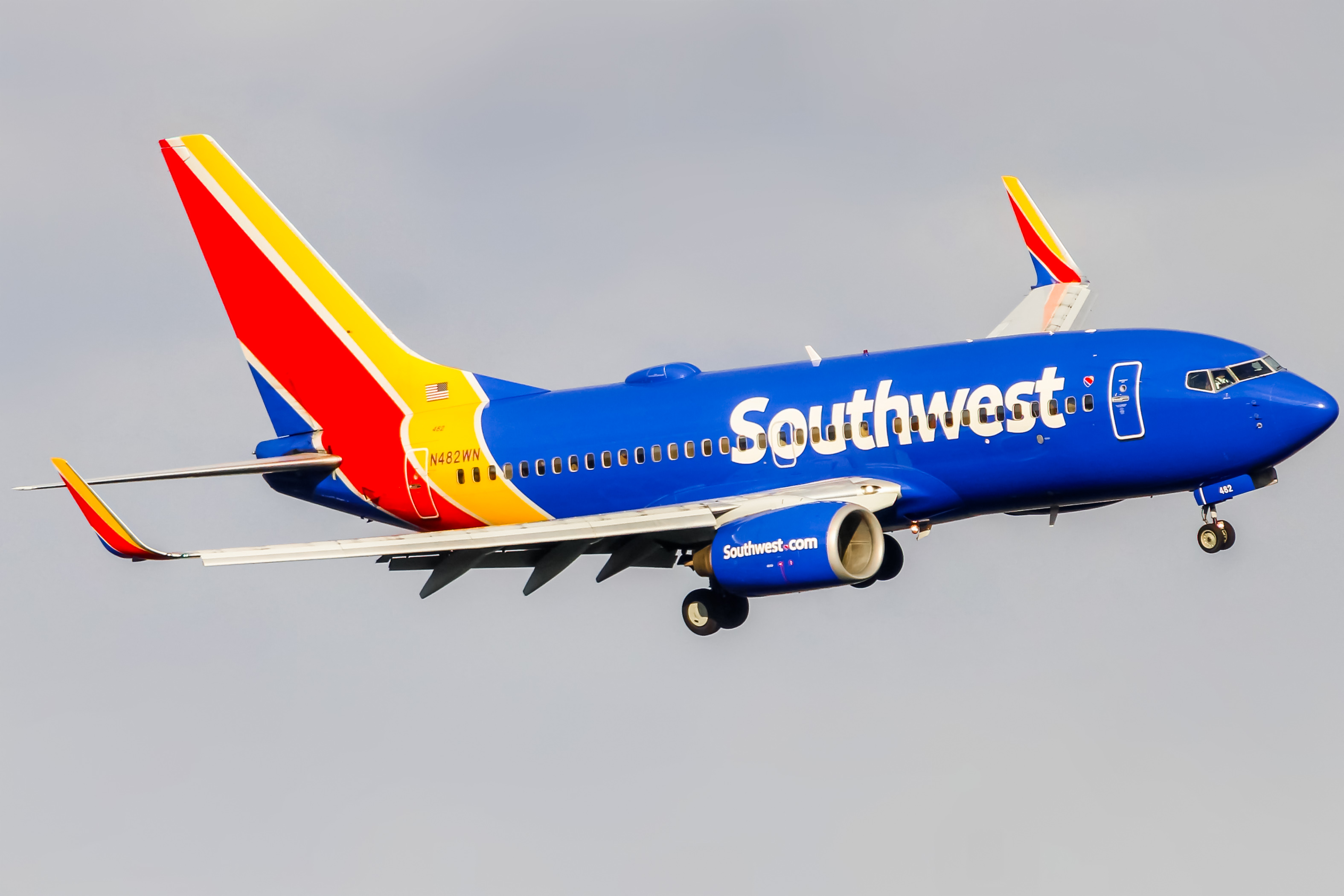 Full size: Southwest Airlines Boeing 737-700 N482WN at Ronald Reagan National Airport
