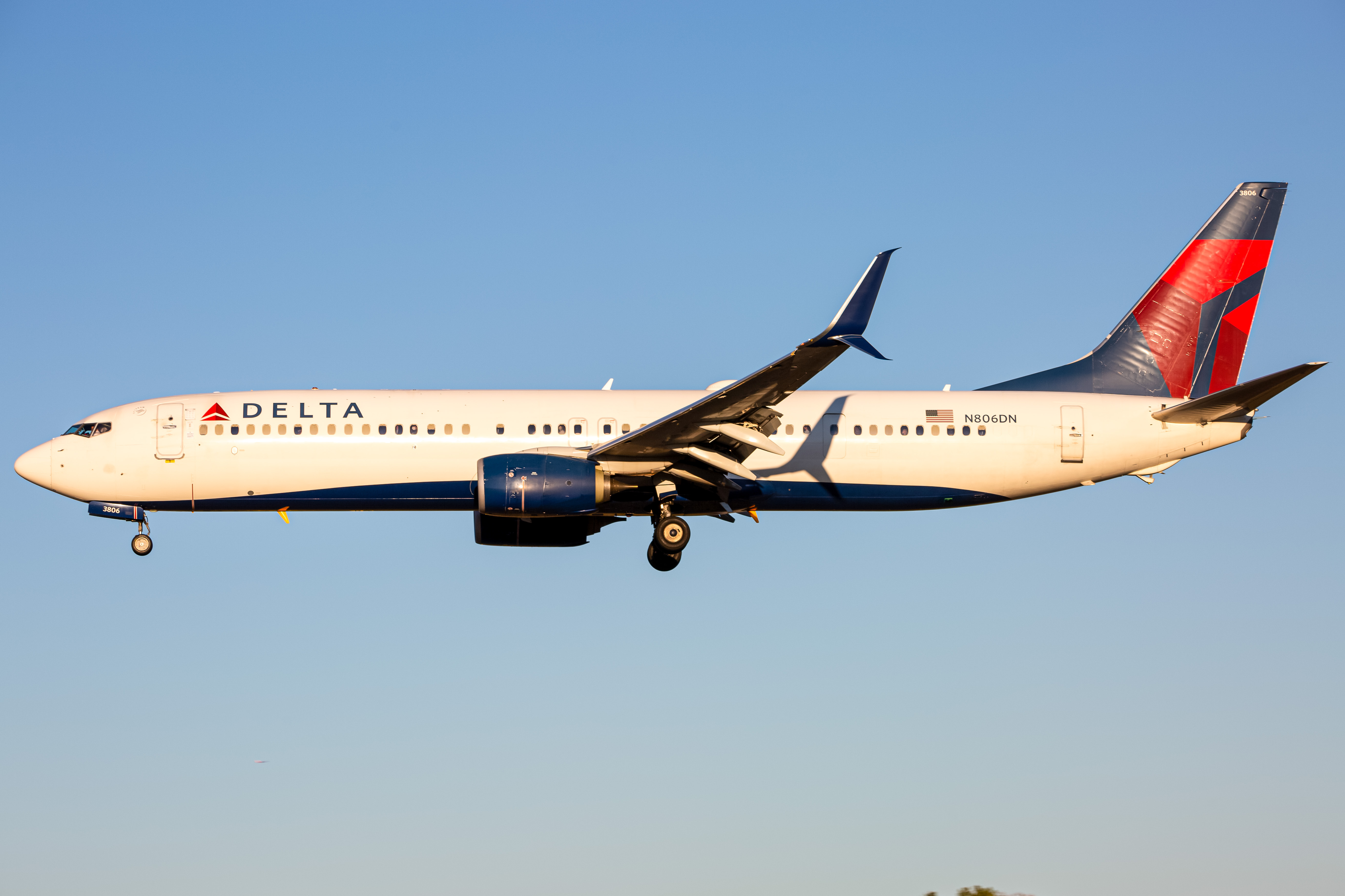 Full size: Delta Airlines Boeing 737-900ER N806DN at Baltimore/Washington International Thurgood Marshall Airport
