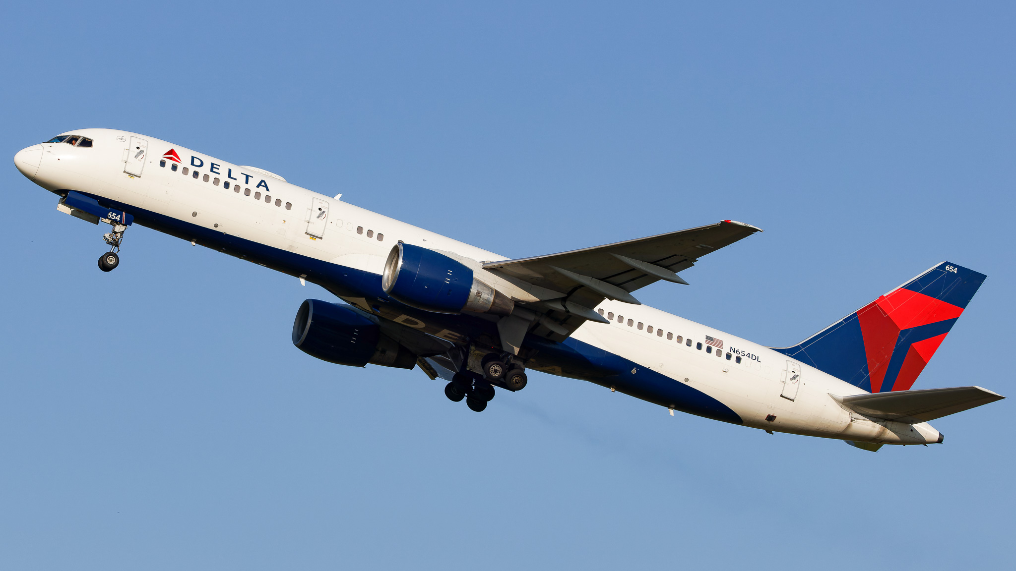 Full size: Delta Airlines Boeing 757-200 N654DL at St. Petersburg Clearwater International Airport