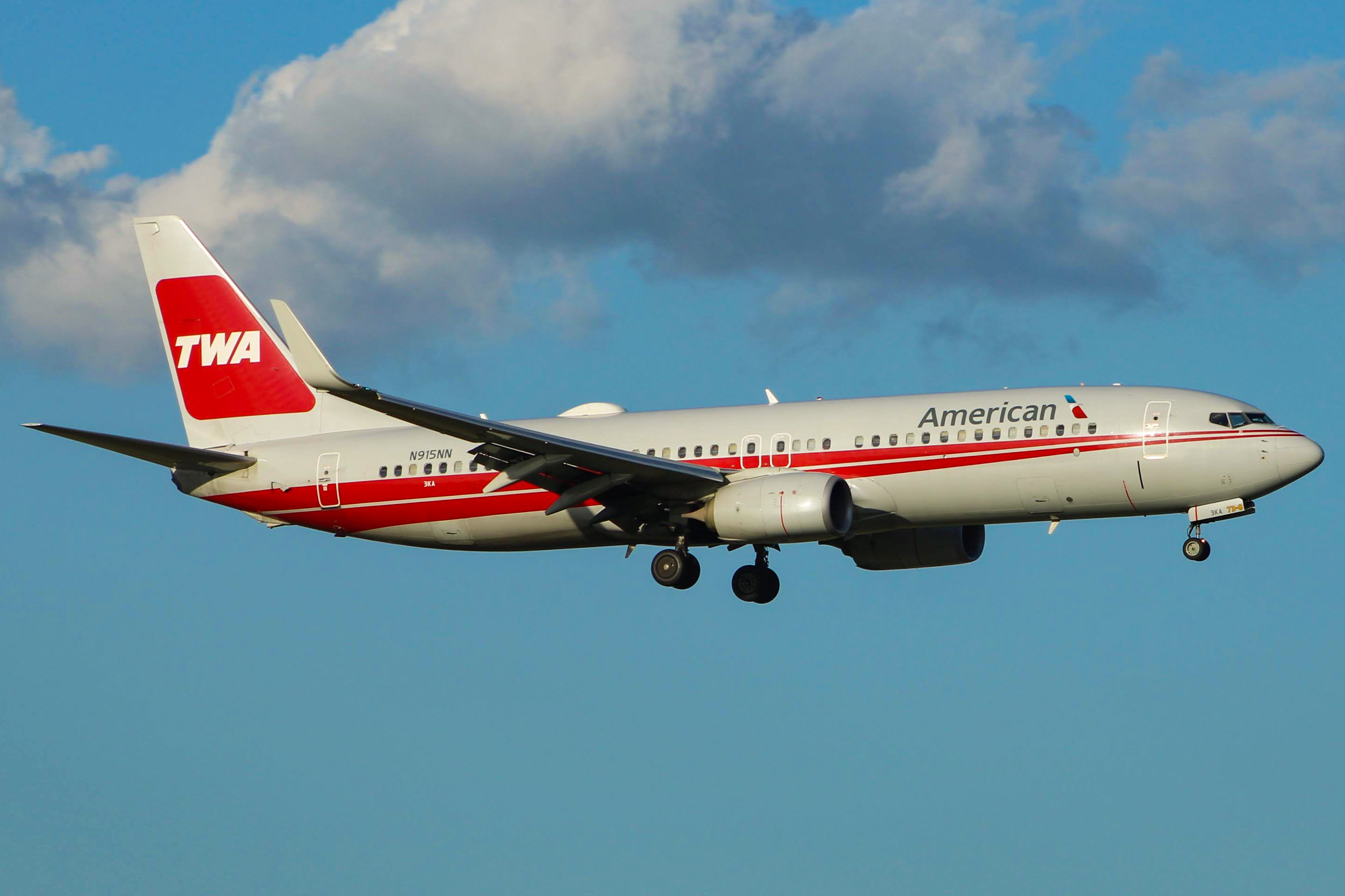 Full size: American Airlines Boeing 737-800 N915NN at Dallas-Fort Worth International Airport