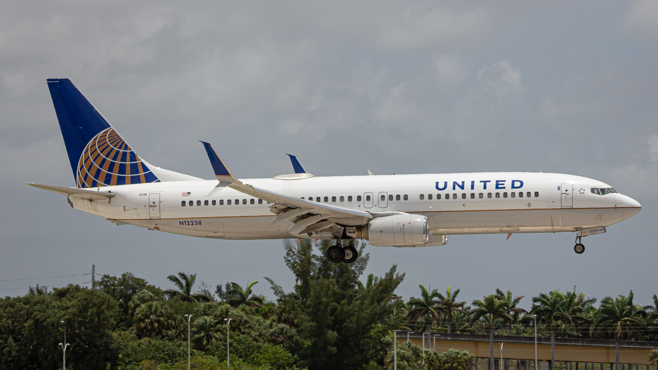 Full size: United Airlines Boeing 737-800 N12238 at Fort Lauderdale/Hollywood International Airport