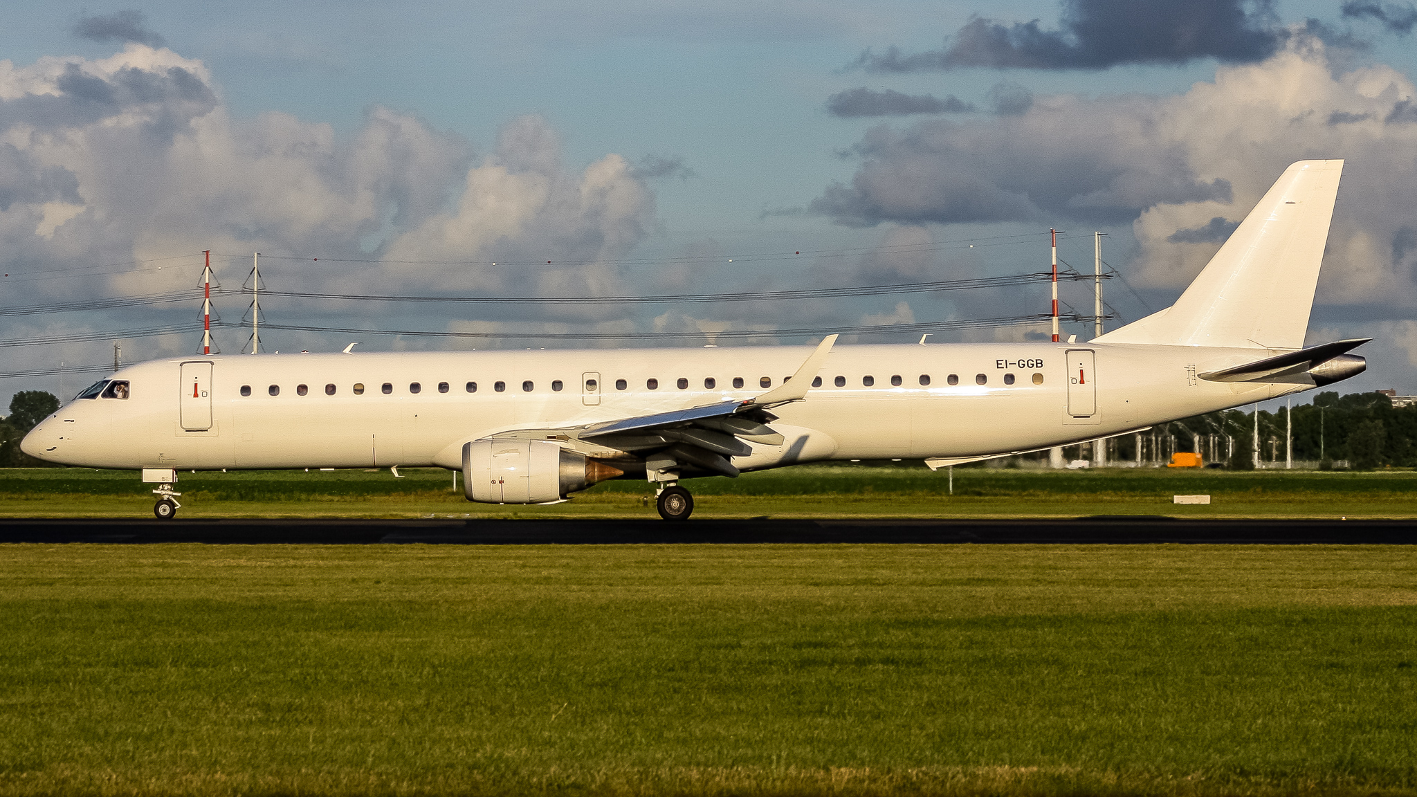 Full size: Aer Lingus Embraer E195 EI-GGB at Amsterdam Schiphol Airport