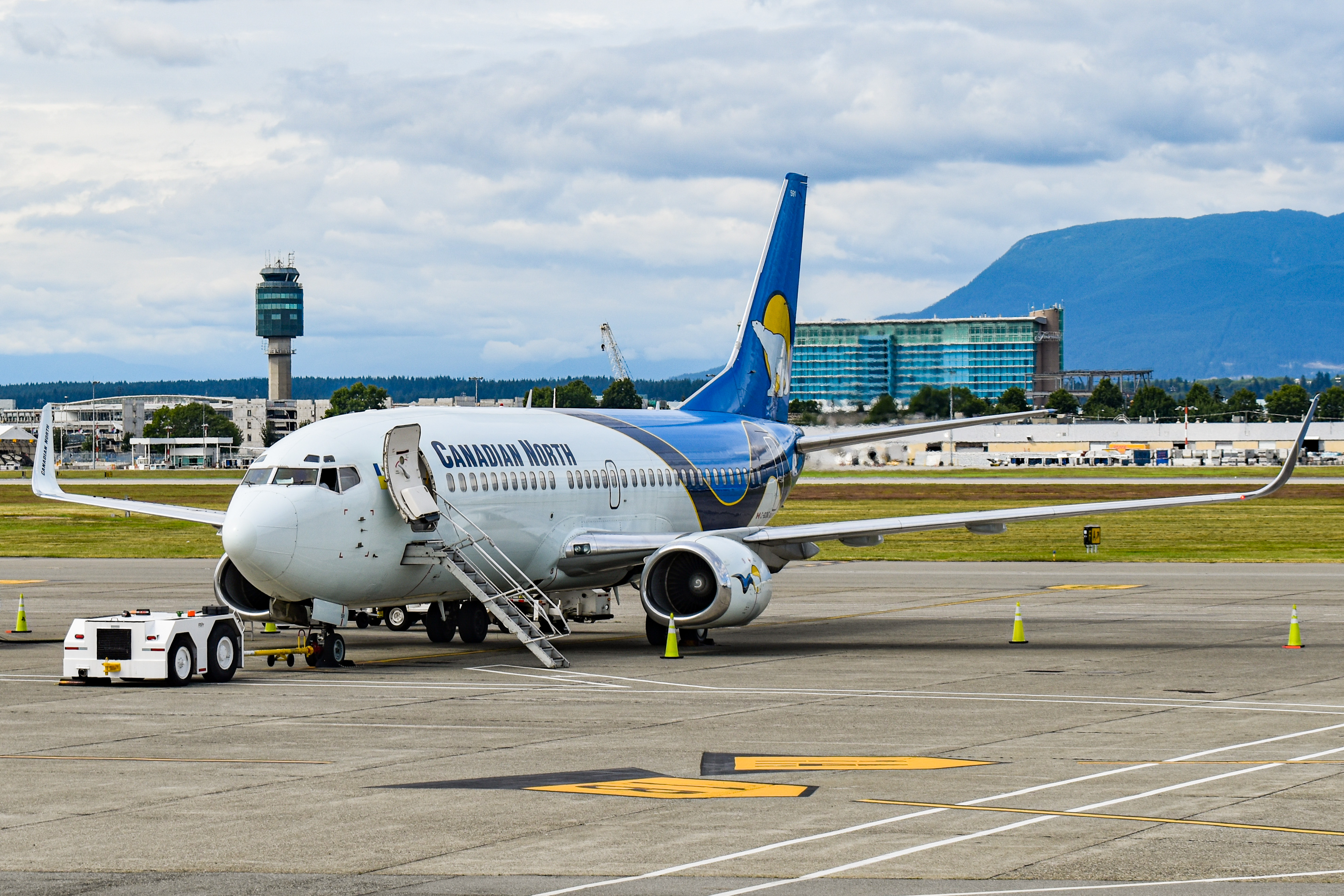 Full size: Canadian North Boeing 737-300 C-GCNZ at Vancouver International Airport